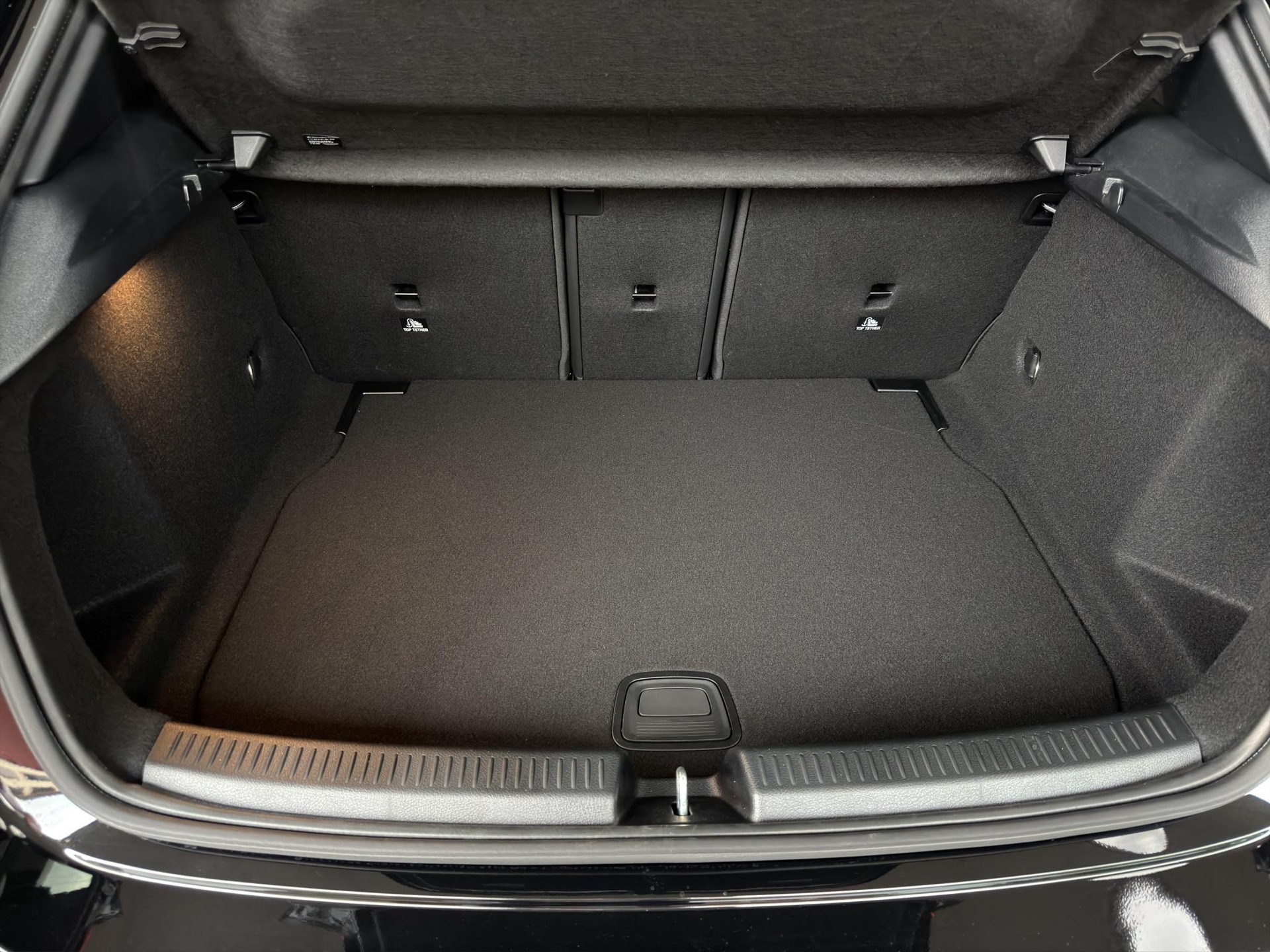 MERCEDES-BENZ A 220 AMG Line 4m-image-18