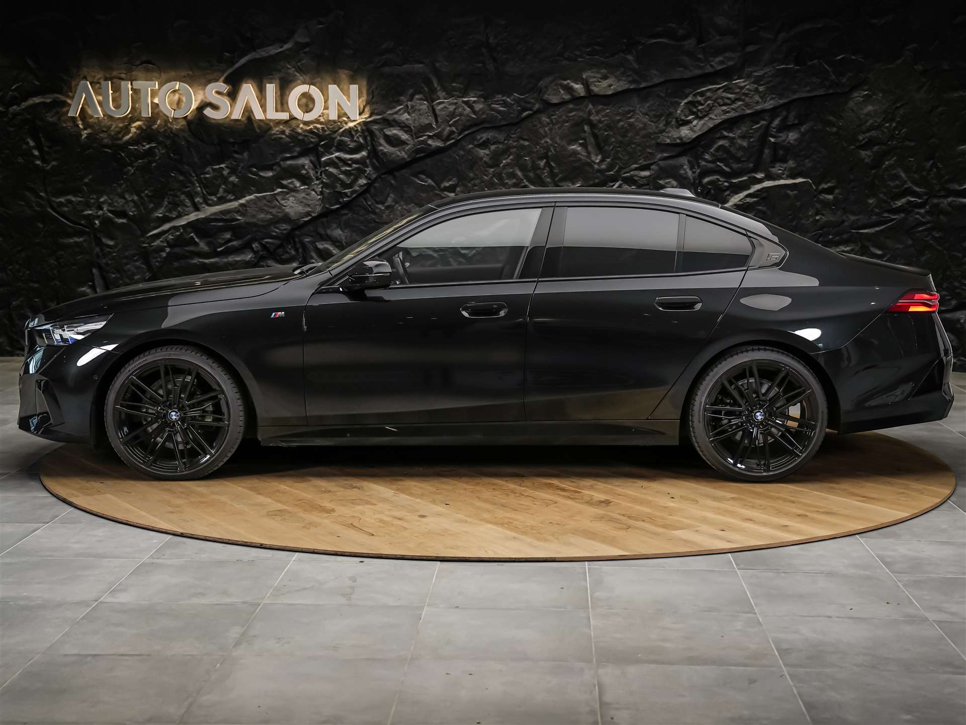 BMW 520i M Sport Steptronic *Abstandsregler*Sitzbelüftung*Harman/Kardon*Head Up*-showroom-element-2