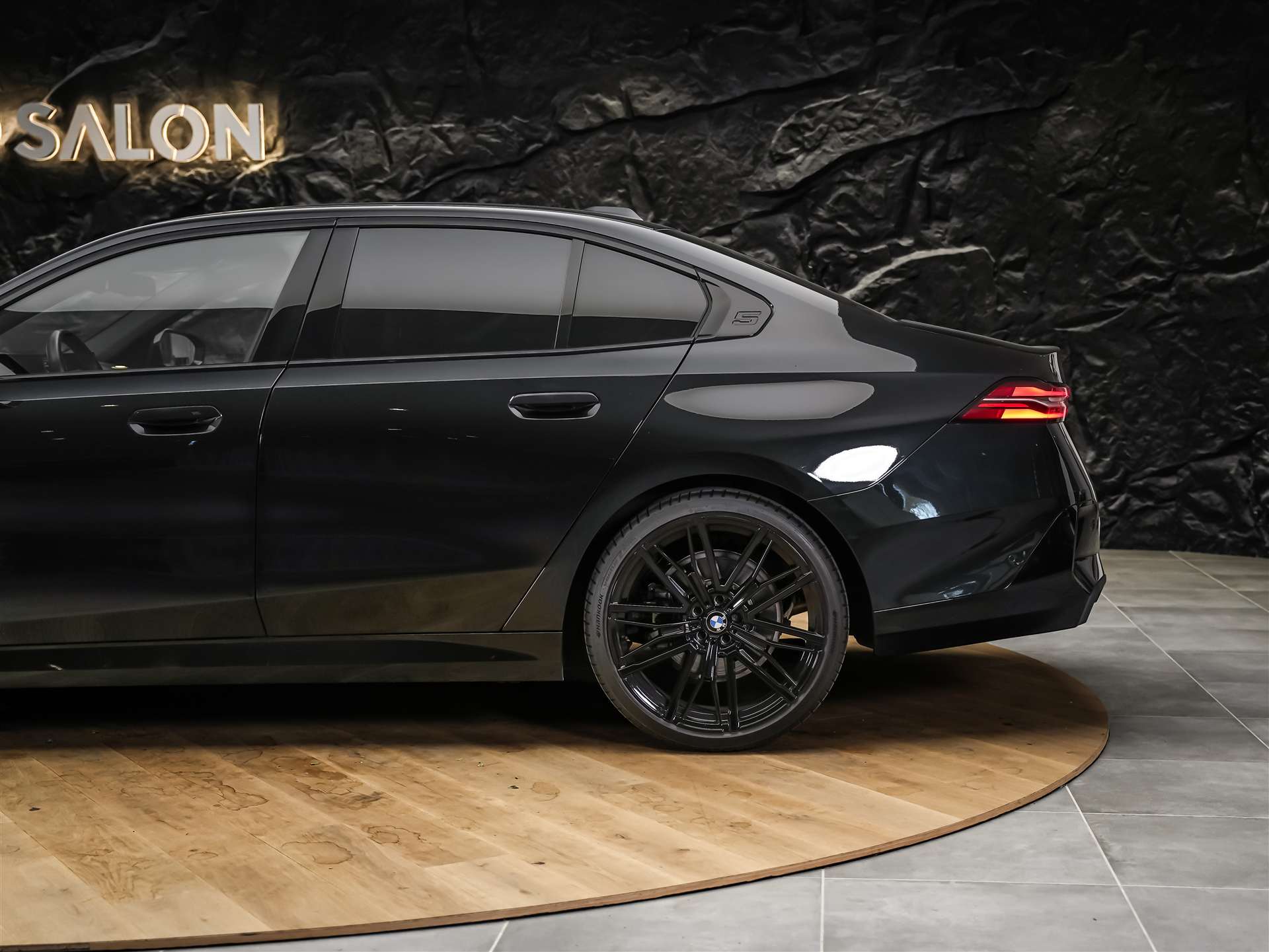 BMW 520i M Sport Steptronic *Abstandsregler*Sitzbelüftung*Harman/Kardon*Head Up*-image-19