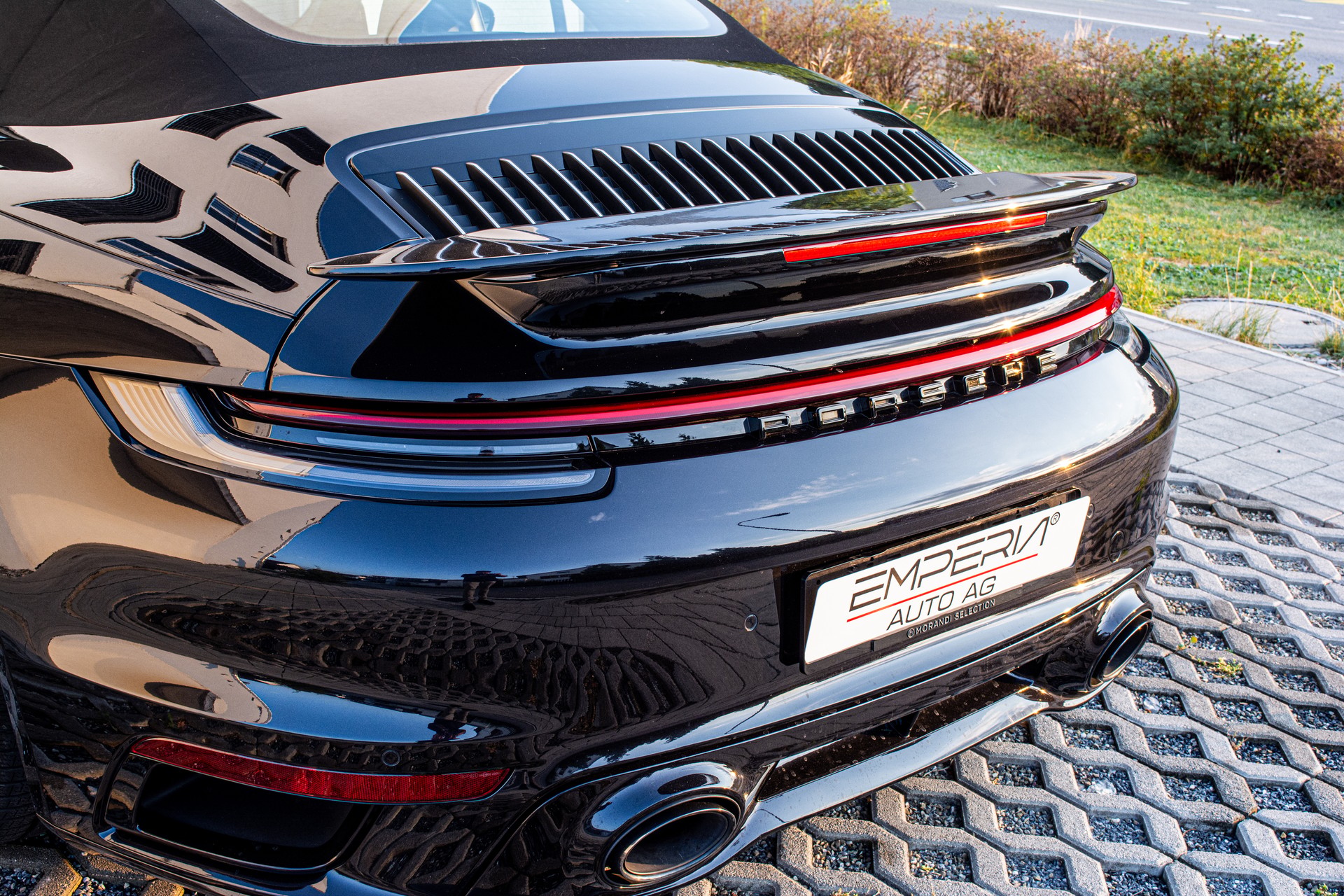 PORSCHE 911 Turbo S Cabriolet PDK-image-13