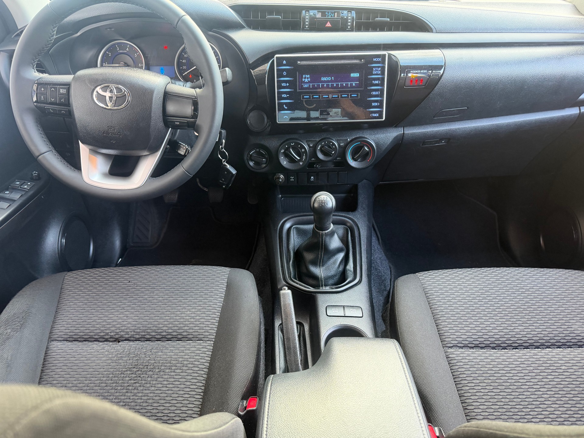 TOYOTA Hilux 2.4D-4D Sol DoubleCab 4x4-image-10