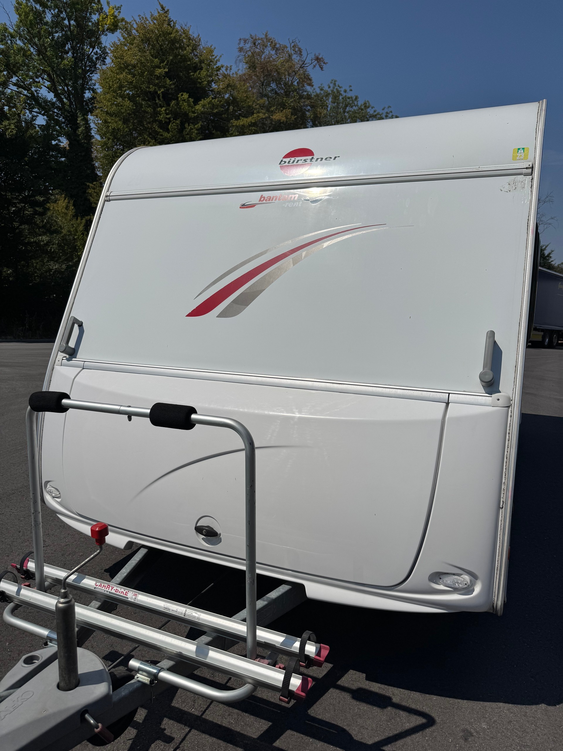 BÜRSTNER Premio Edition Bantam 1000 kg Leergewicht - Family Stockbett Kajüte- Garage - 6 Personen Plus-image-3