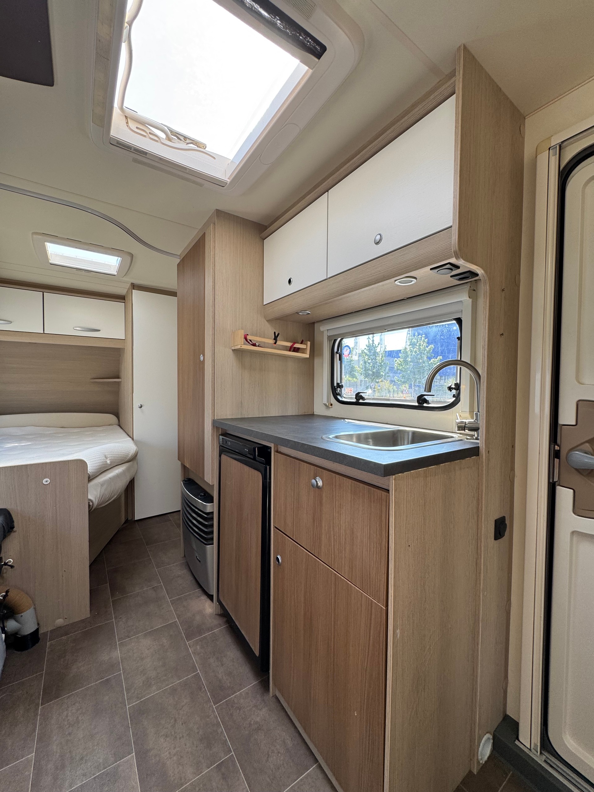 BÜRSTNER Premio Edition Bantam 1000 kg Leergewicht - Family Stockbett Kajüte- Garage - 6 Personen Plus-image-15