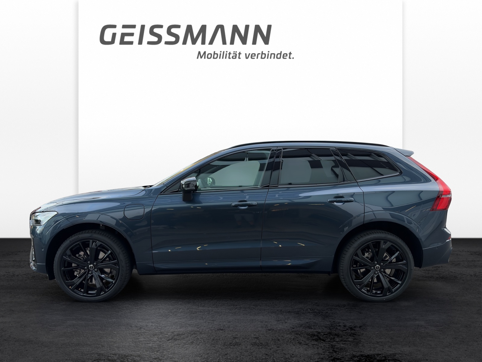 VOLVO XC60 2.0 T6 TE Black Edition eAWD-showroom-element-2