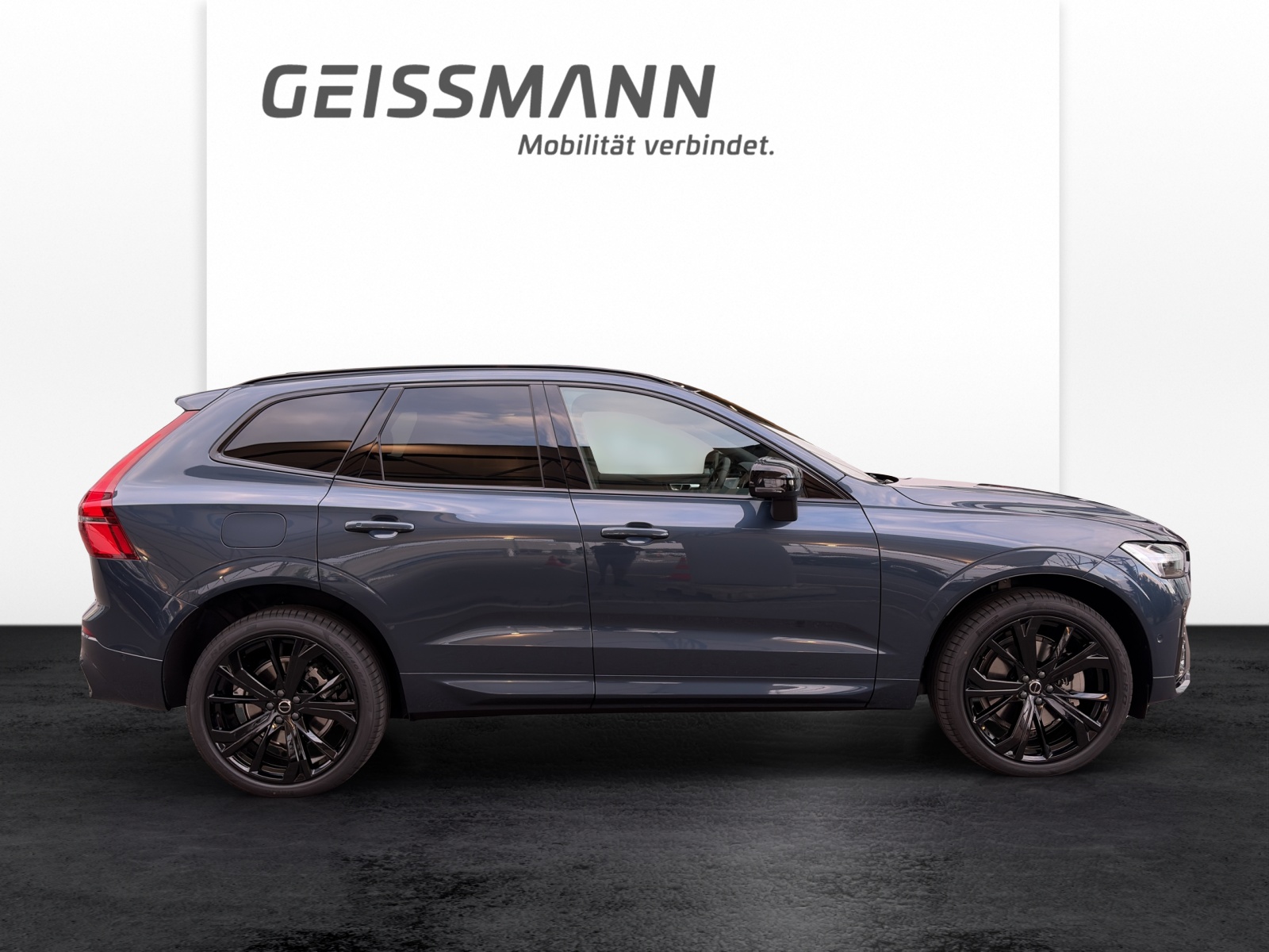 VOLVO XC60 2.0 T6 TE Black Edition eAWD-showroom-element-3