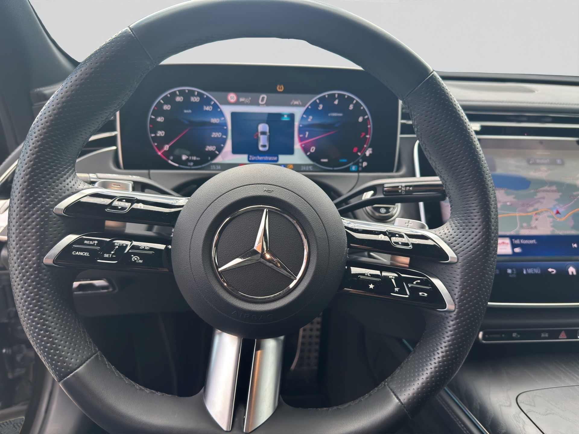 MERCEDES-BENZ E 200 9G-Tronic AMG Line Night-image-8