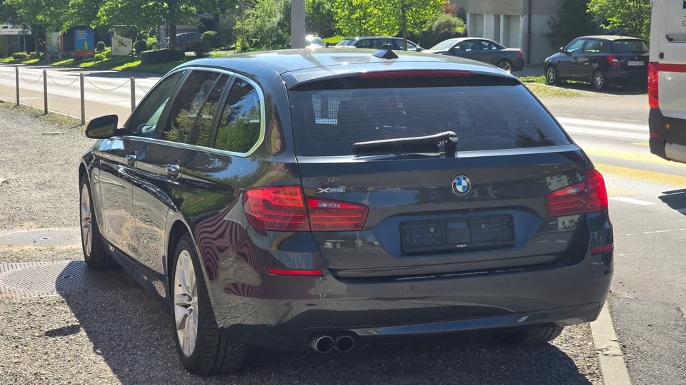 BMW 520d Touring xDrive Steptronic-showroom-element-3
