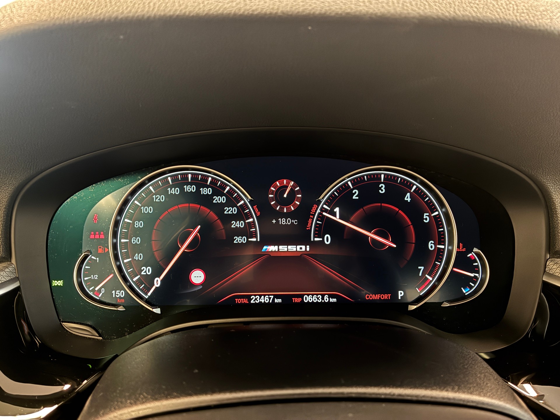 BMW M550i xDrive Limousine-image-12