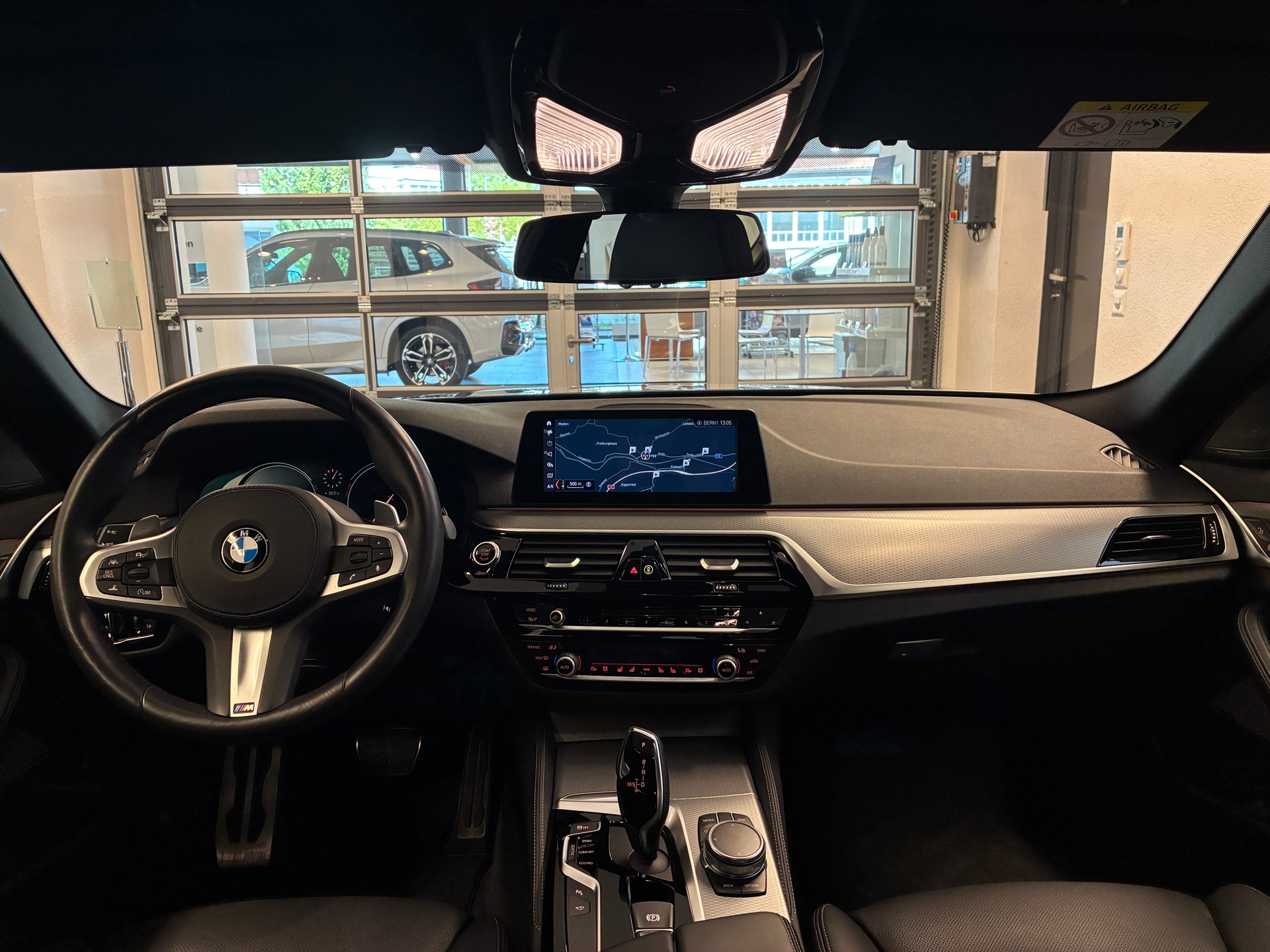 BMW M550i xDrive Limousine-image-11