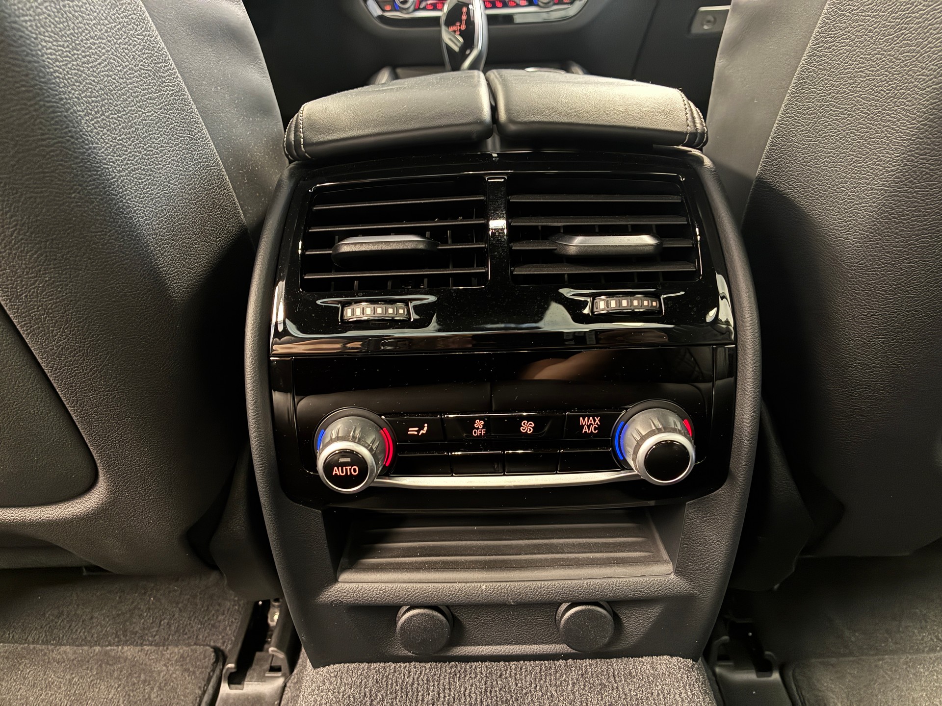 BMW M550i xDrive Limousine-image-17