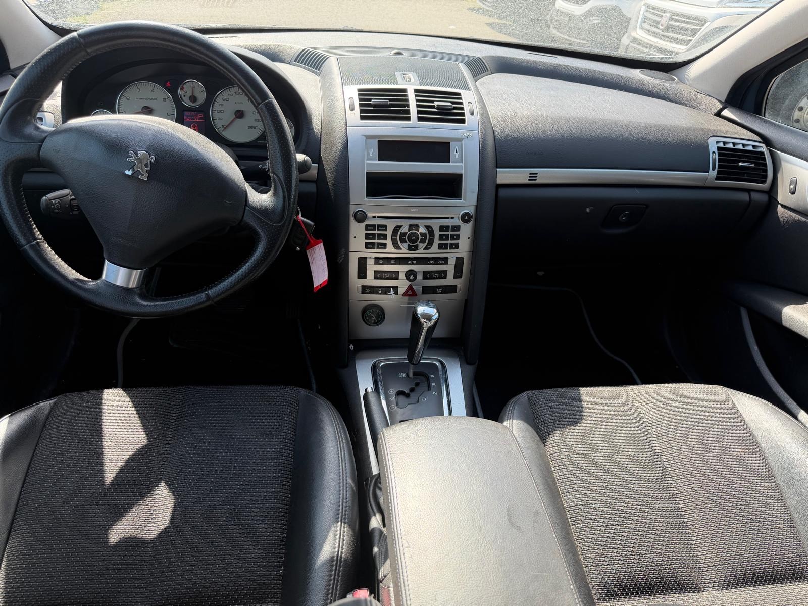 PEUGEOT 407 SW 2.2 Dynamic Edition Automatic-image-13