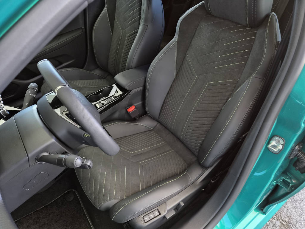 PEUGEOT 208 1.2 Hybrid 145cv GT Exclusive-image-8
