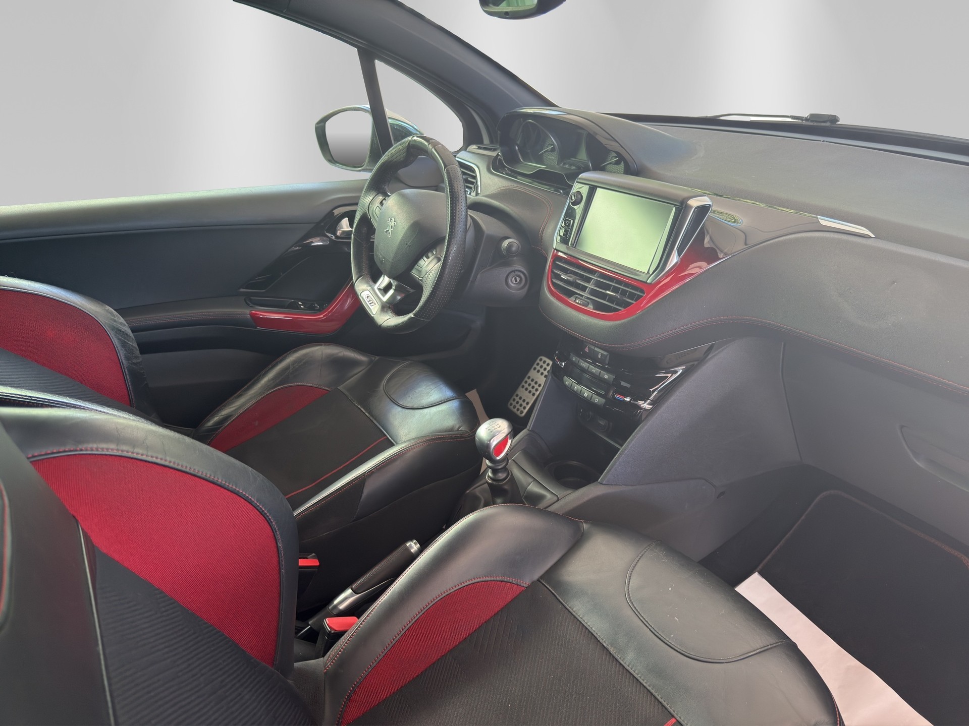 PEUGEOT 208 1.6 Turbo GTi-image-11