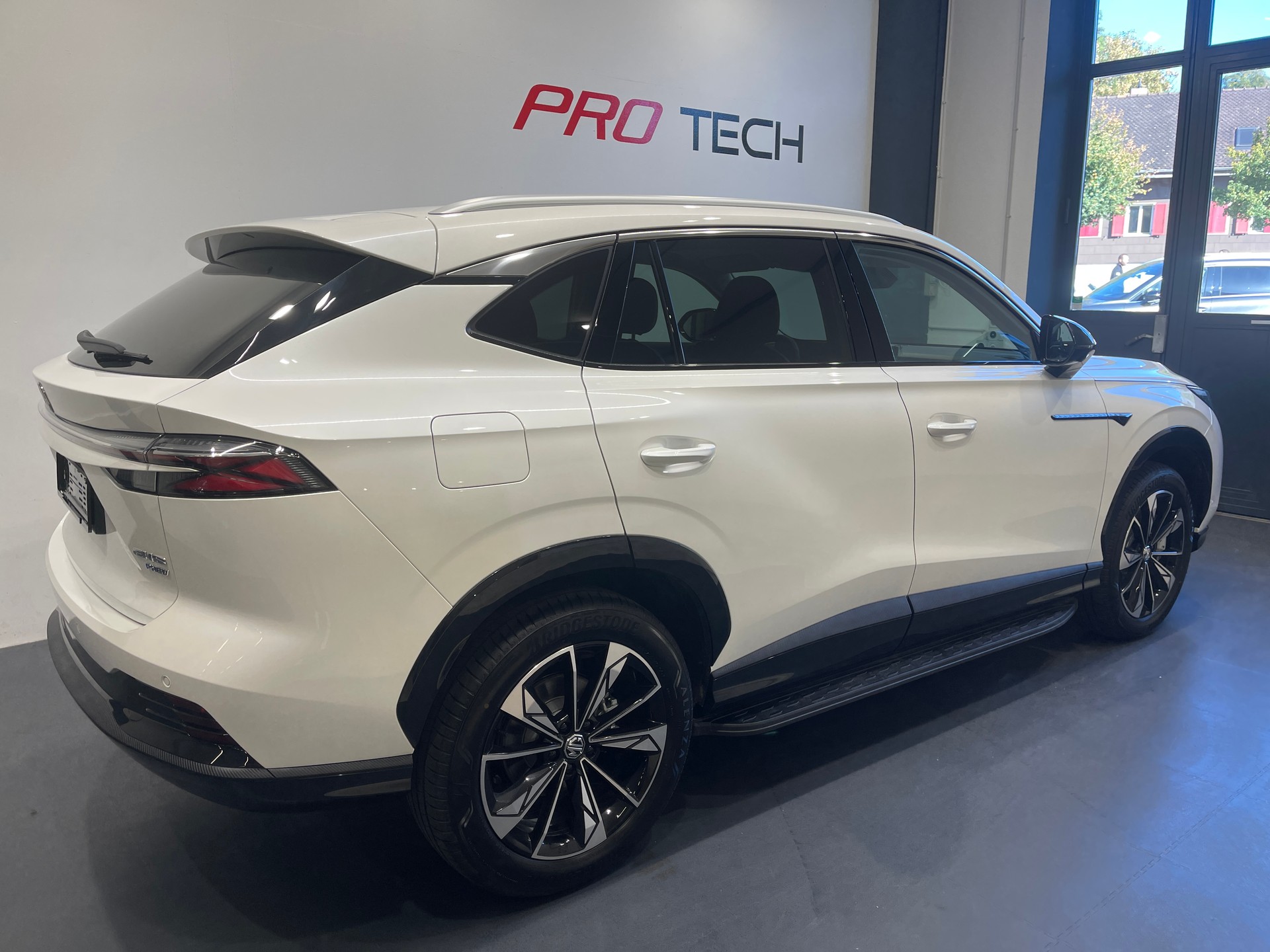 MG HS 1.5 T PHEV Luxury-image-5