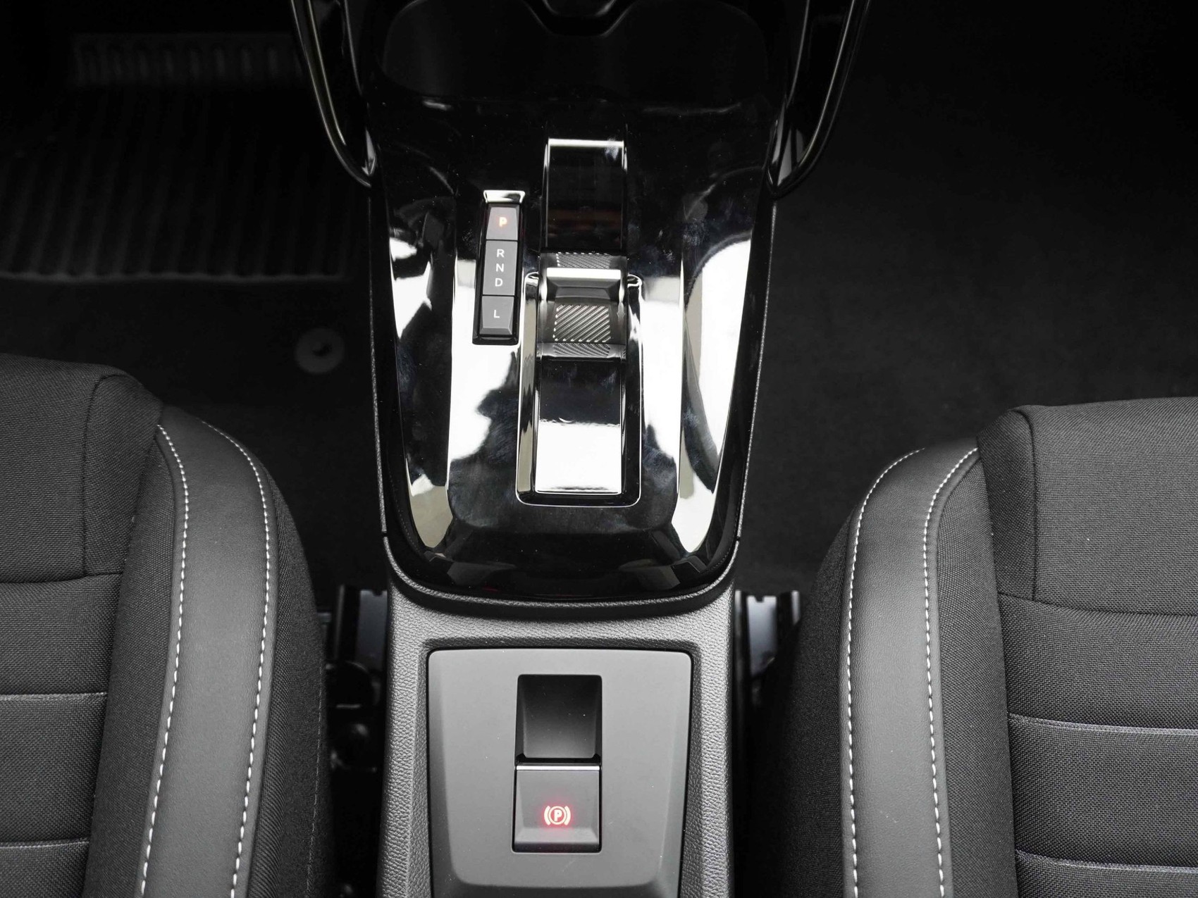 CITROEN C3 1.2 Hybrid Max-image-16