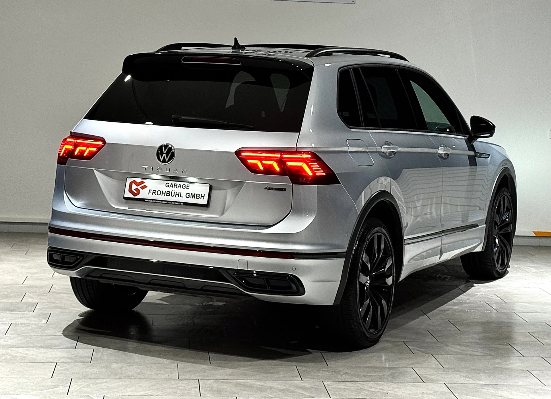 VW VW VW Tiguan 2.0TSI R-Line 4Motion DSG l 1.Hand l CH l-showroom-element-3