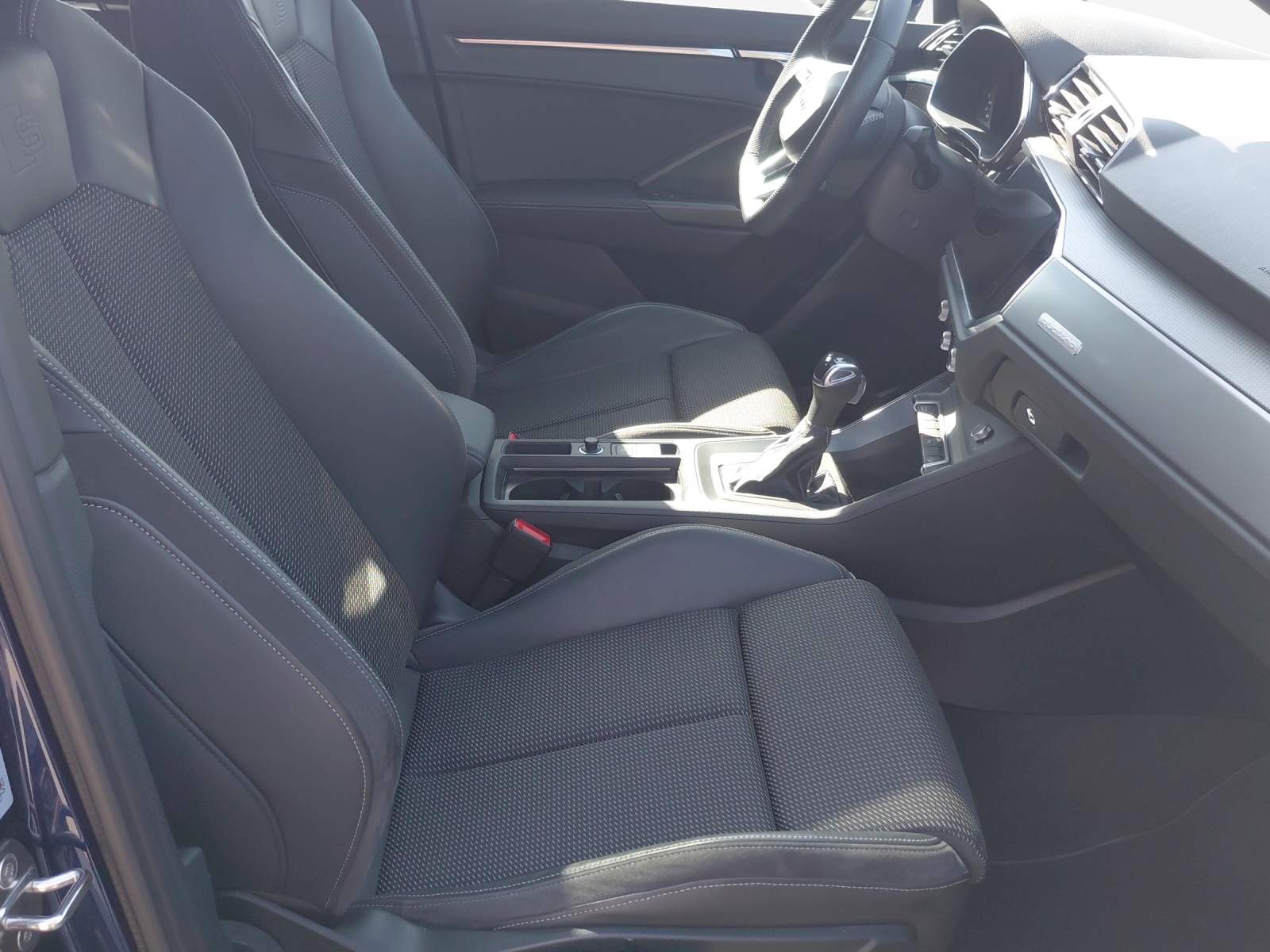 AUDI Q3 Sportback 45 TFSI S line quattro S-tronic-image-15