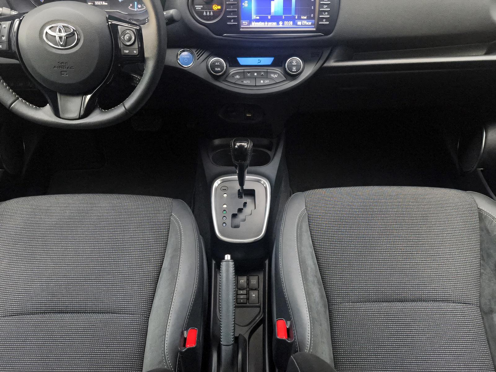 TOYOTA Yaris 1.5 VVT-i HSD Premium-image-16