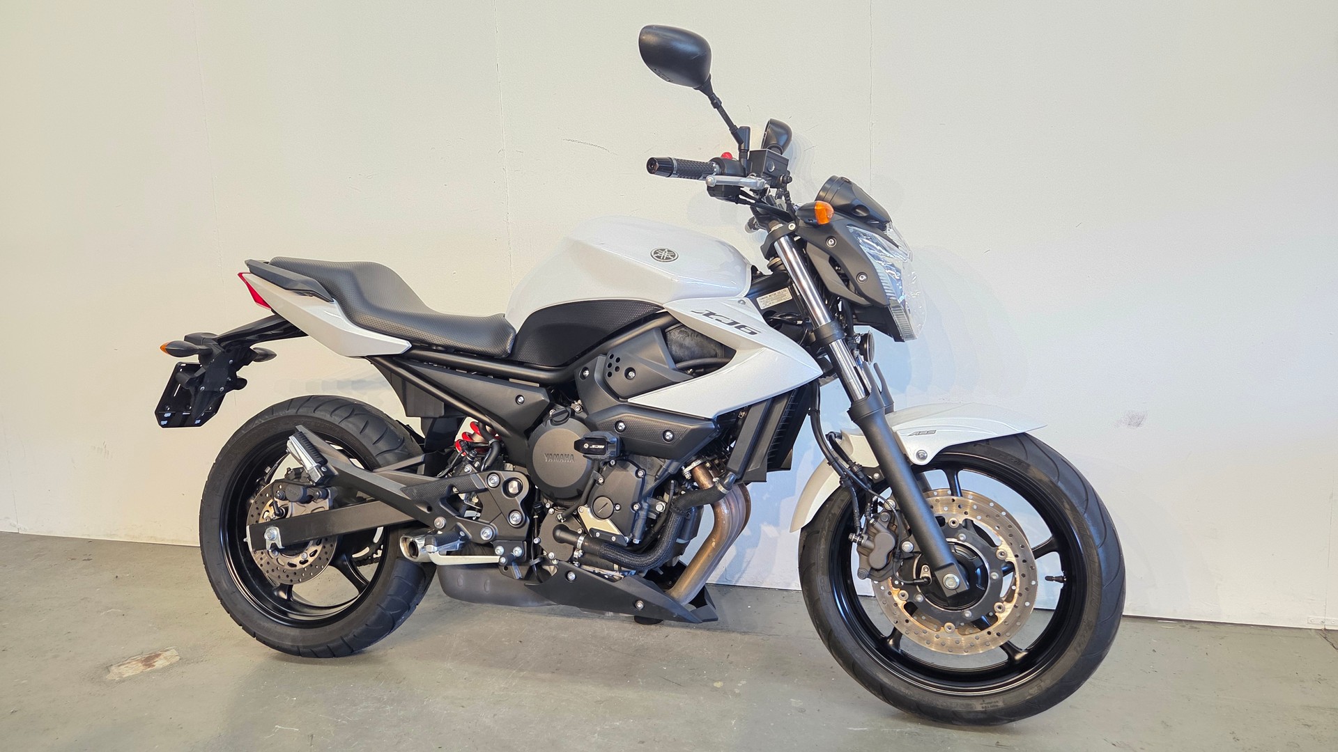 YAMAHA XJ 6 N ABS-image-2