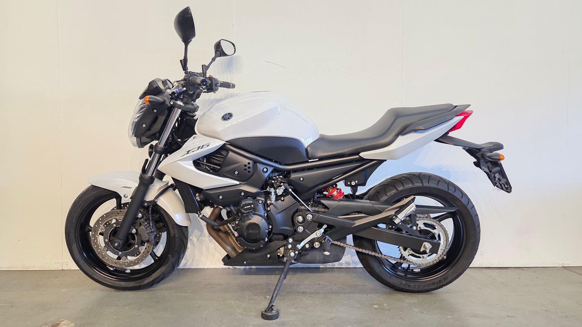 YAMAHA XJ 6 N ABS-image-1