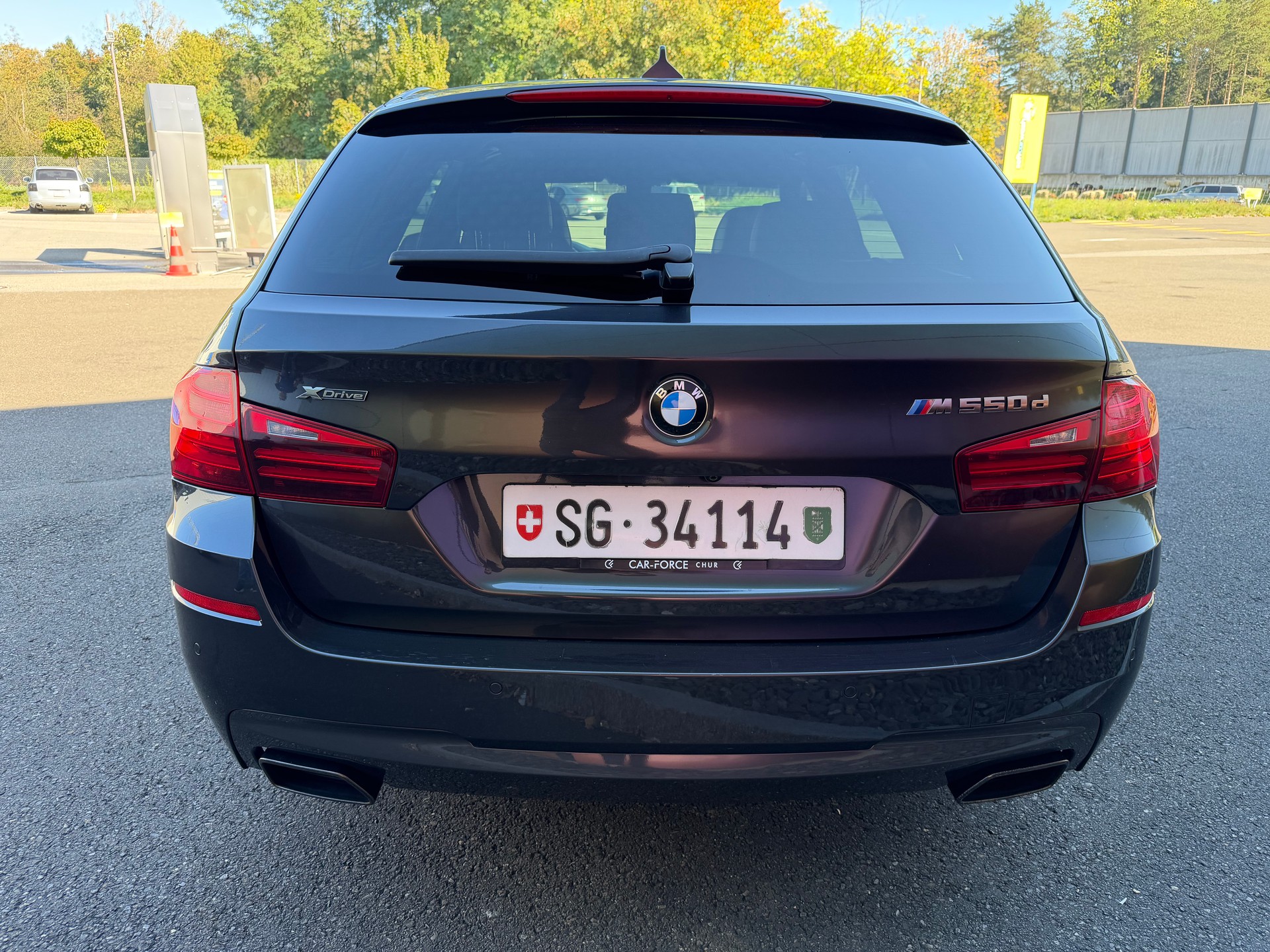 BMW M550d Touring xDrive Steptronic-showroom-element-3
