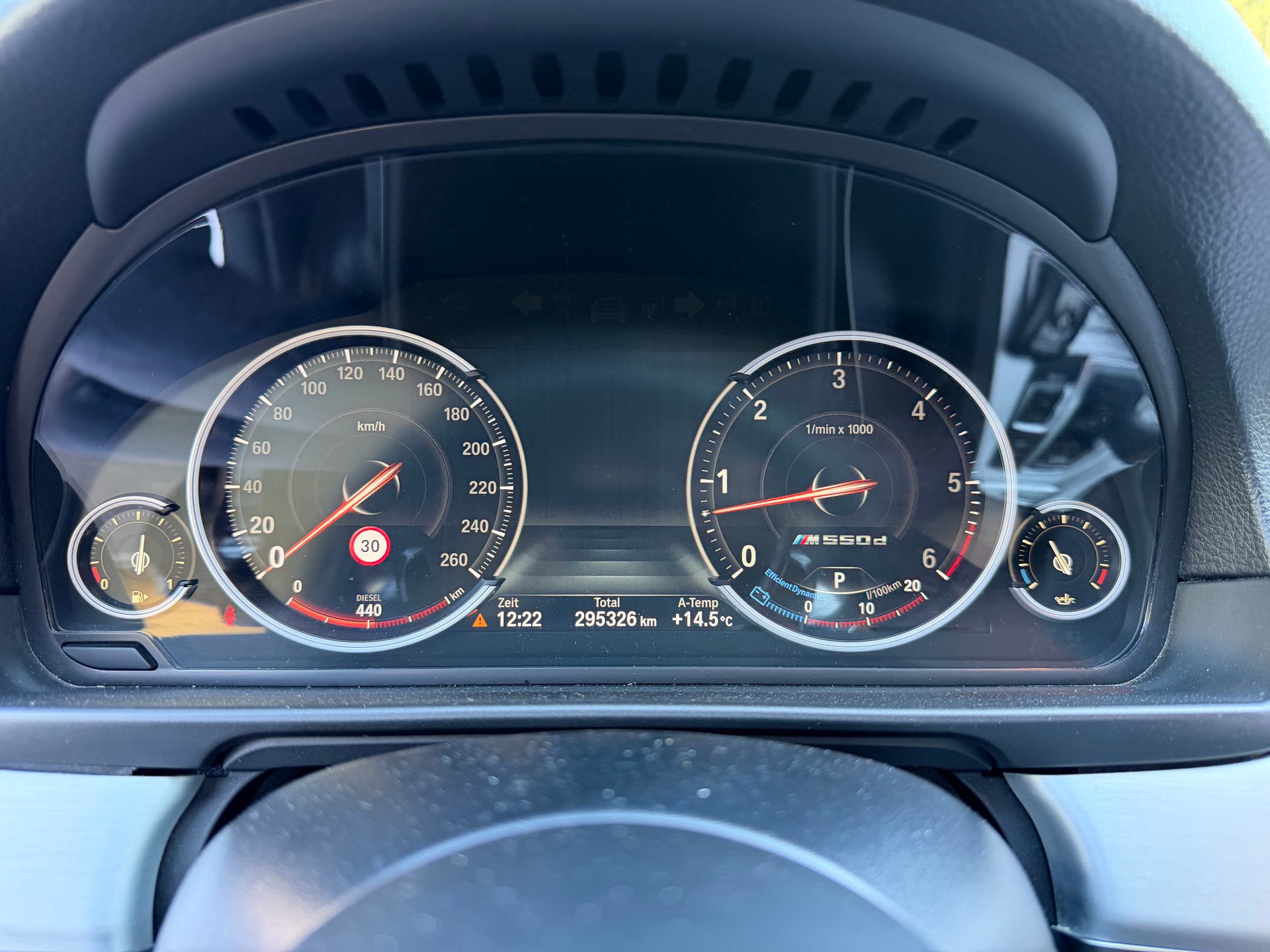 BMW M550d Touring xDrive Steptronic-image-24