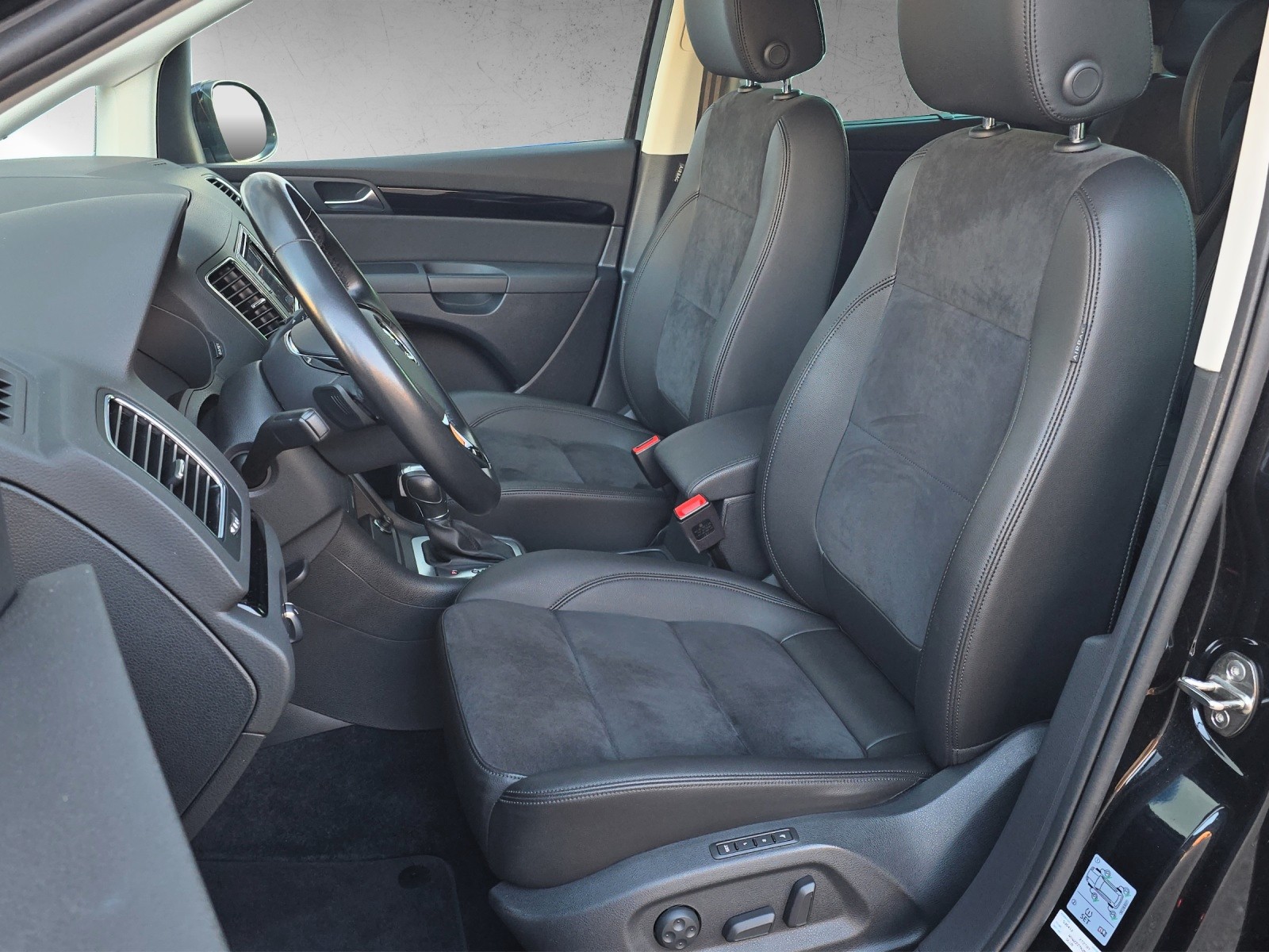 VW Sharan 2.0 TDI BMT Highline 4Motion DSG 7-Sitzer-image-7