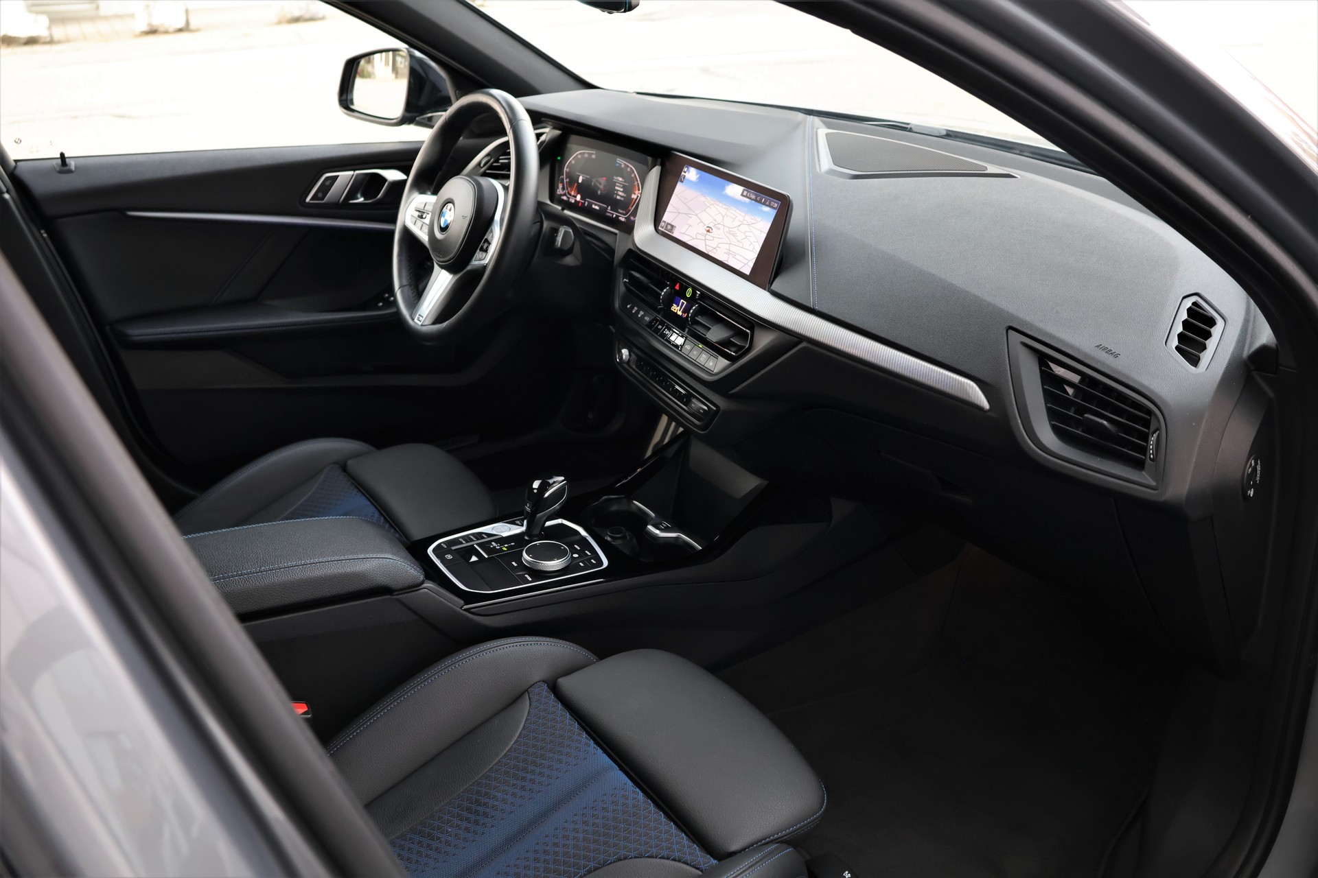 BMW 120d xDrive Steptronic M Sport-image-19