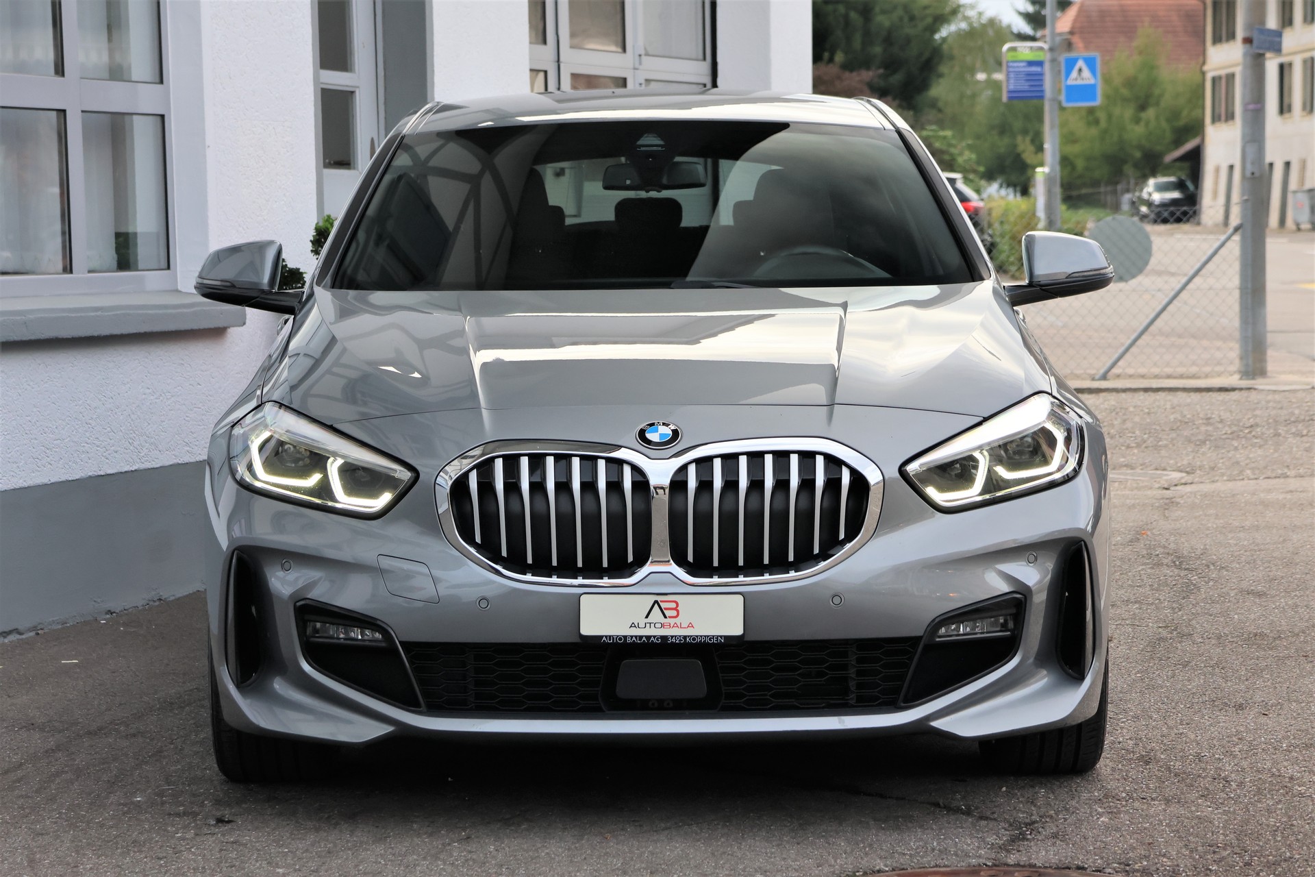 BMW 120d xDrive Steptronic M Sport-showroom-element-1