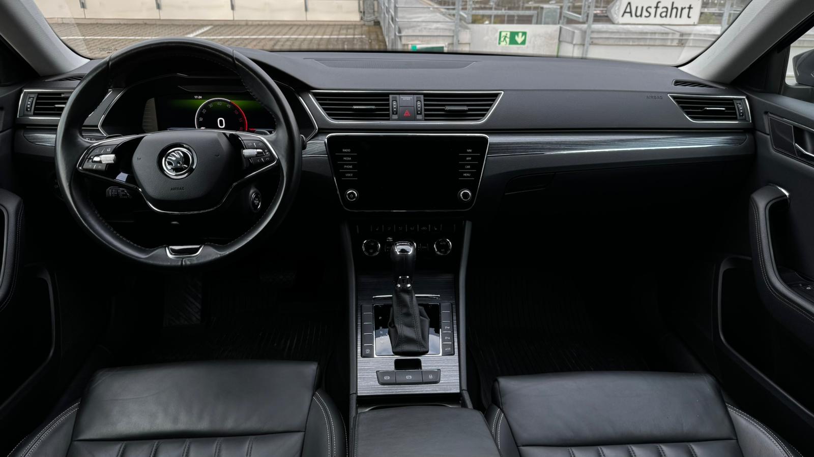 SKODA SUPERB-image-8