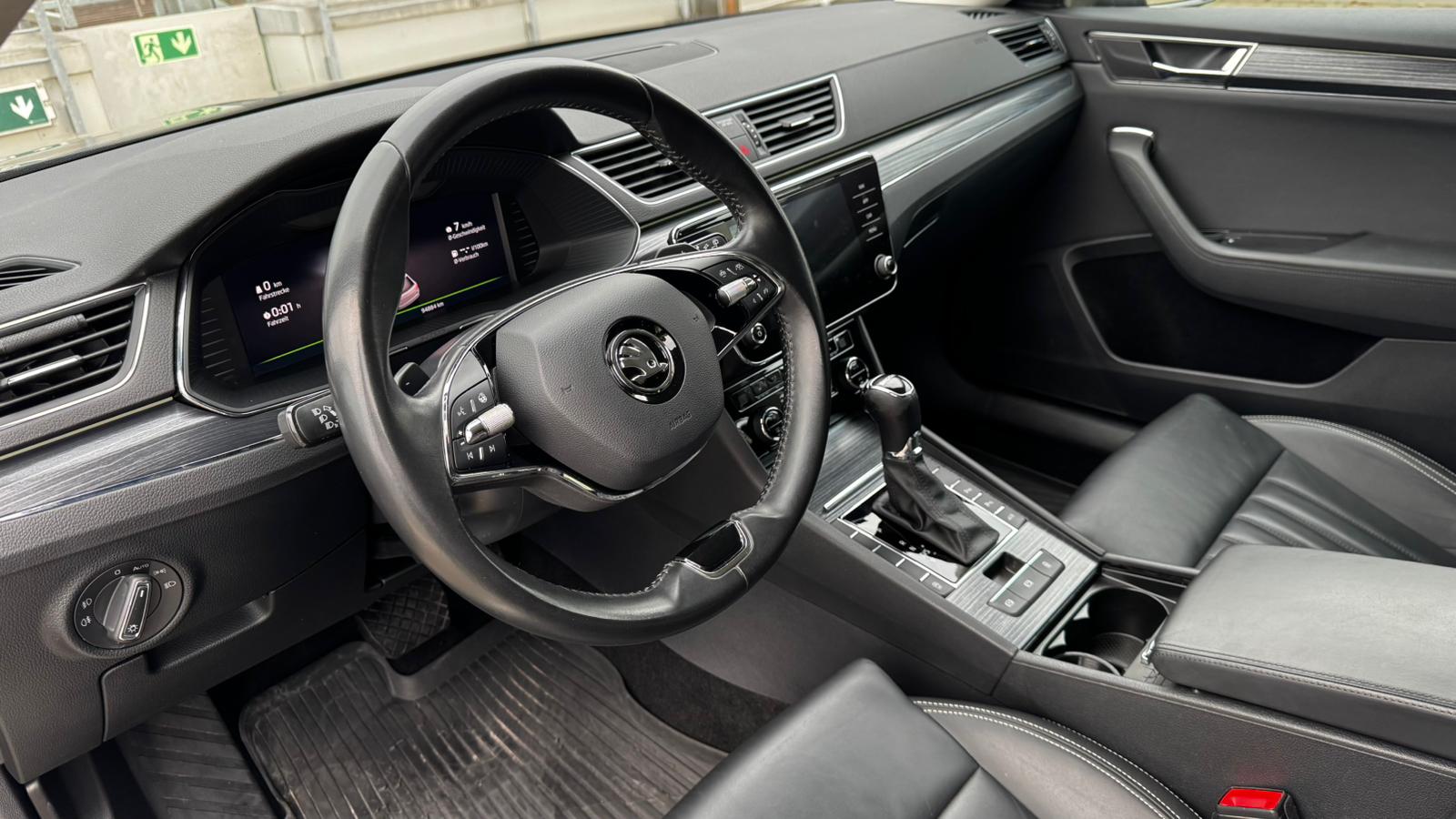 SKODA SUPERB-image-7