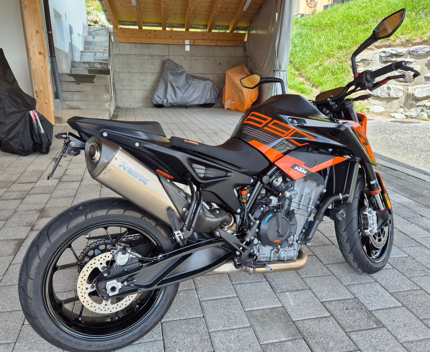 KTM 890 Duke L-image-2