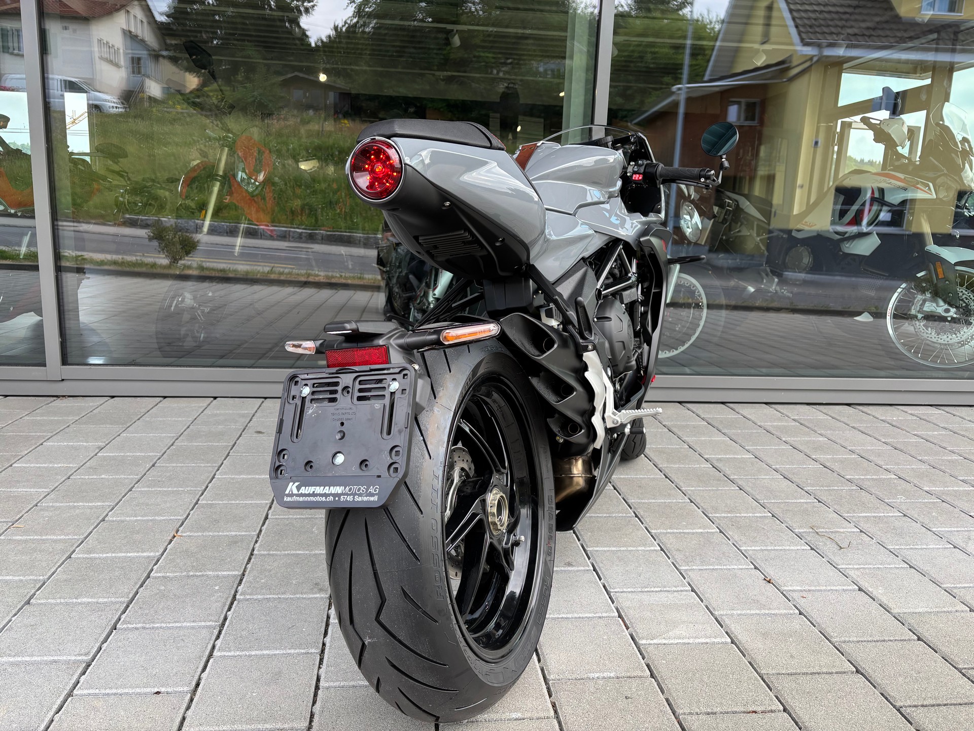 MV AGUSTA Superveloce 800-image-3