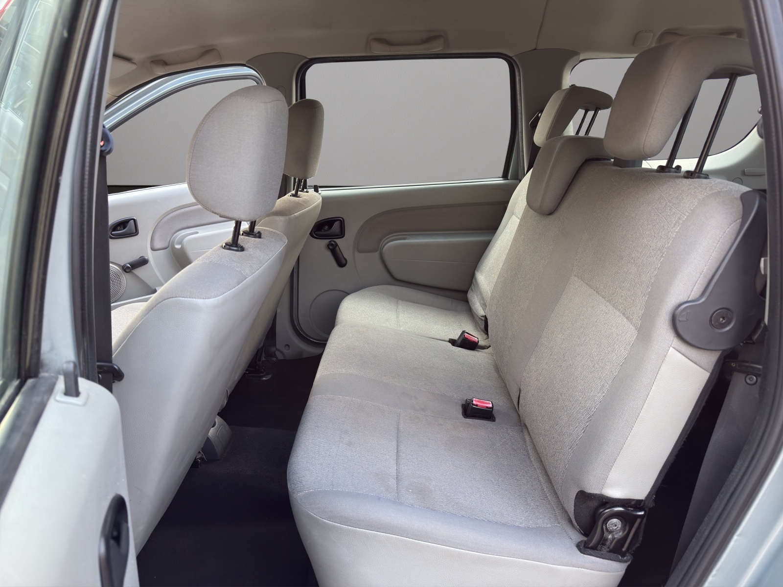 DACIA Logan 1.6 Ambiance-image-12