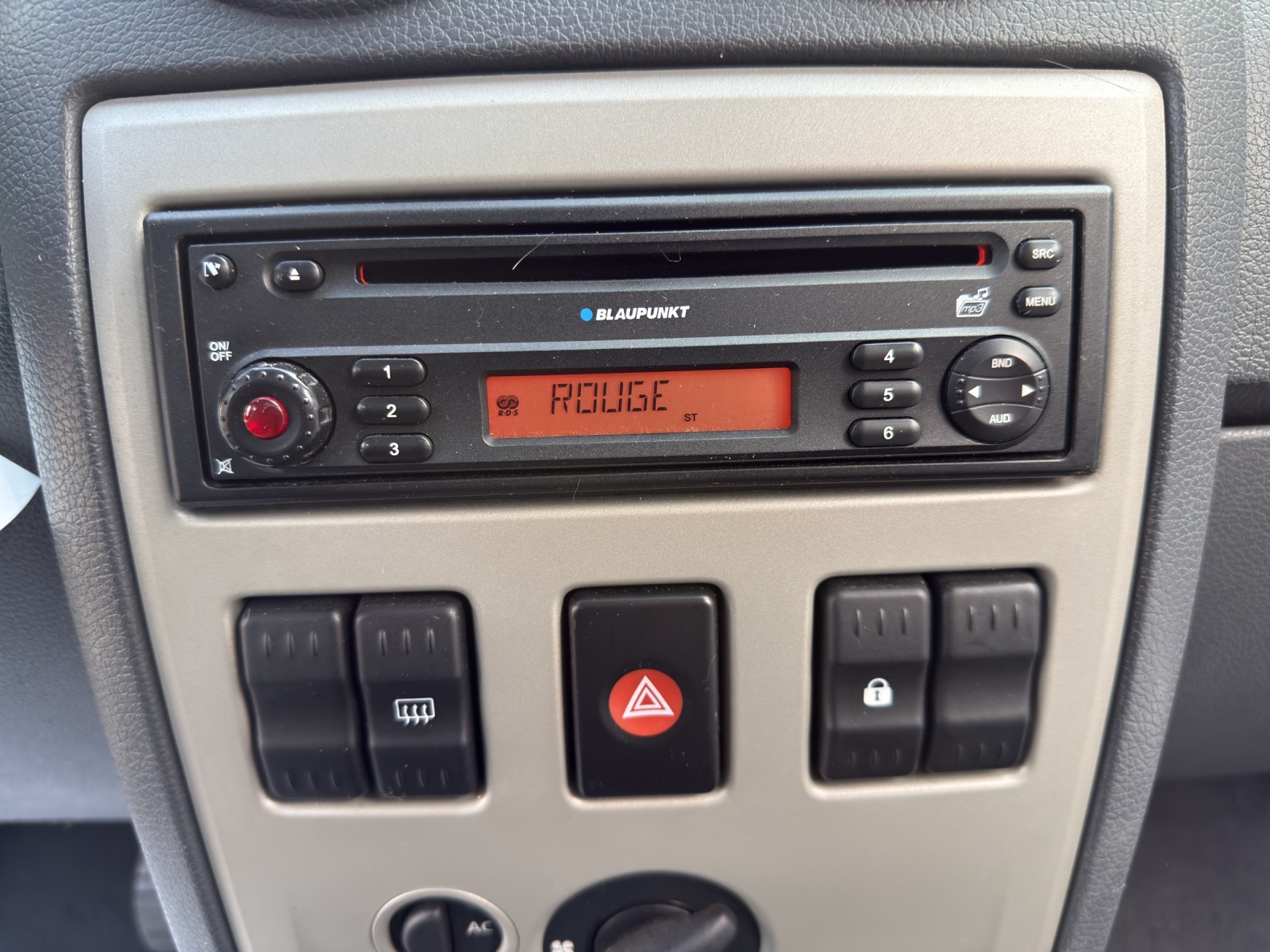 DACIA Logan 1.6 Ambiance-image-14
