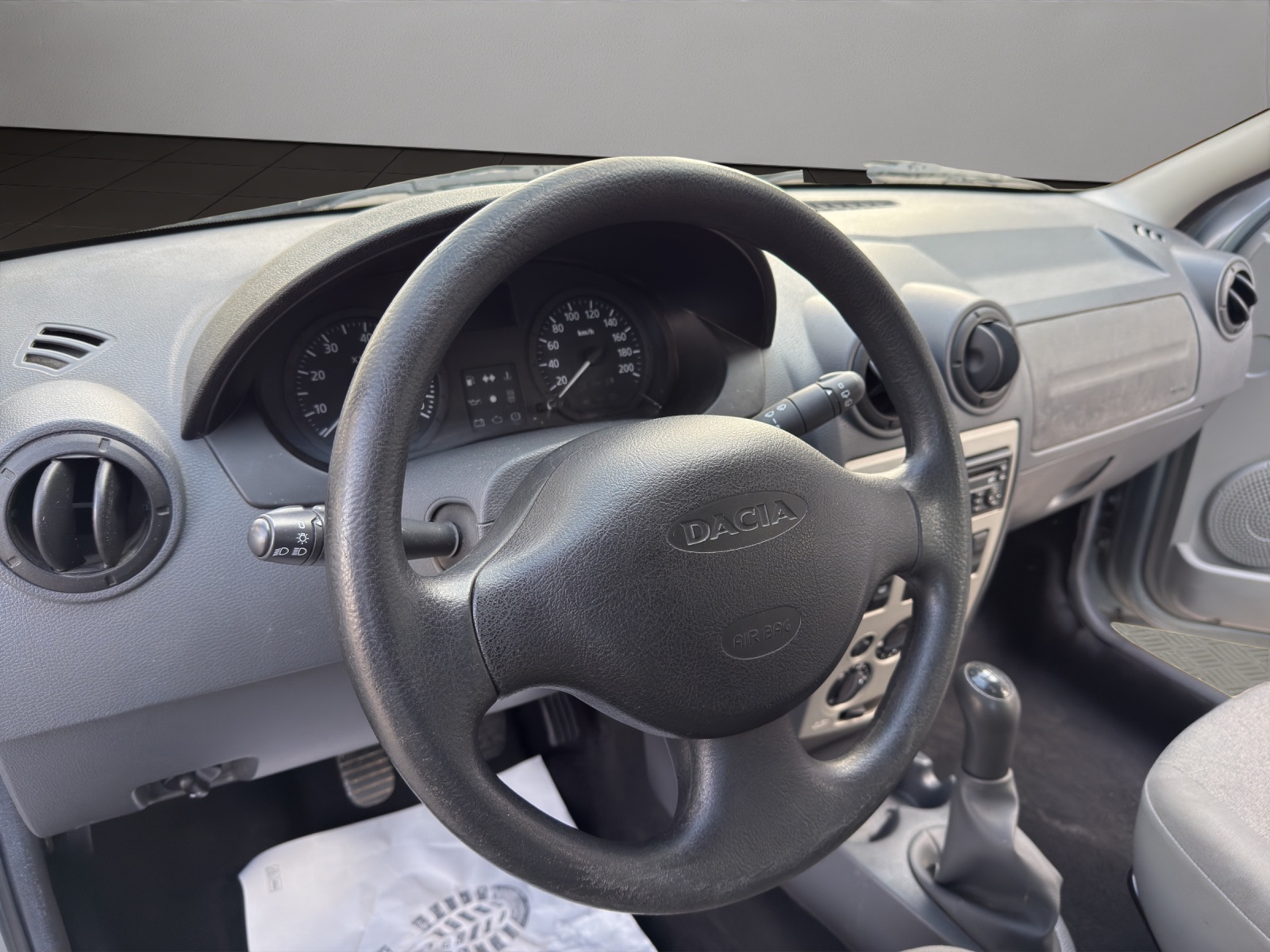 DACIA Logan 1.6 Ambiance-image-9
