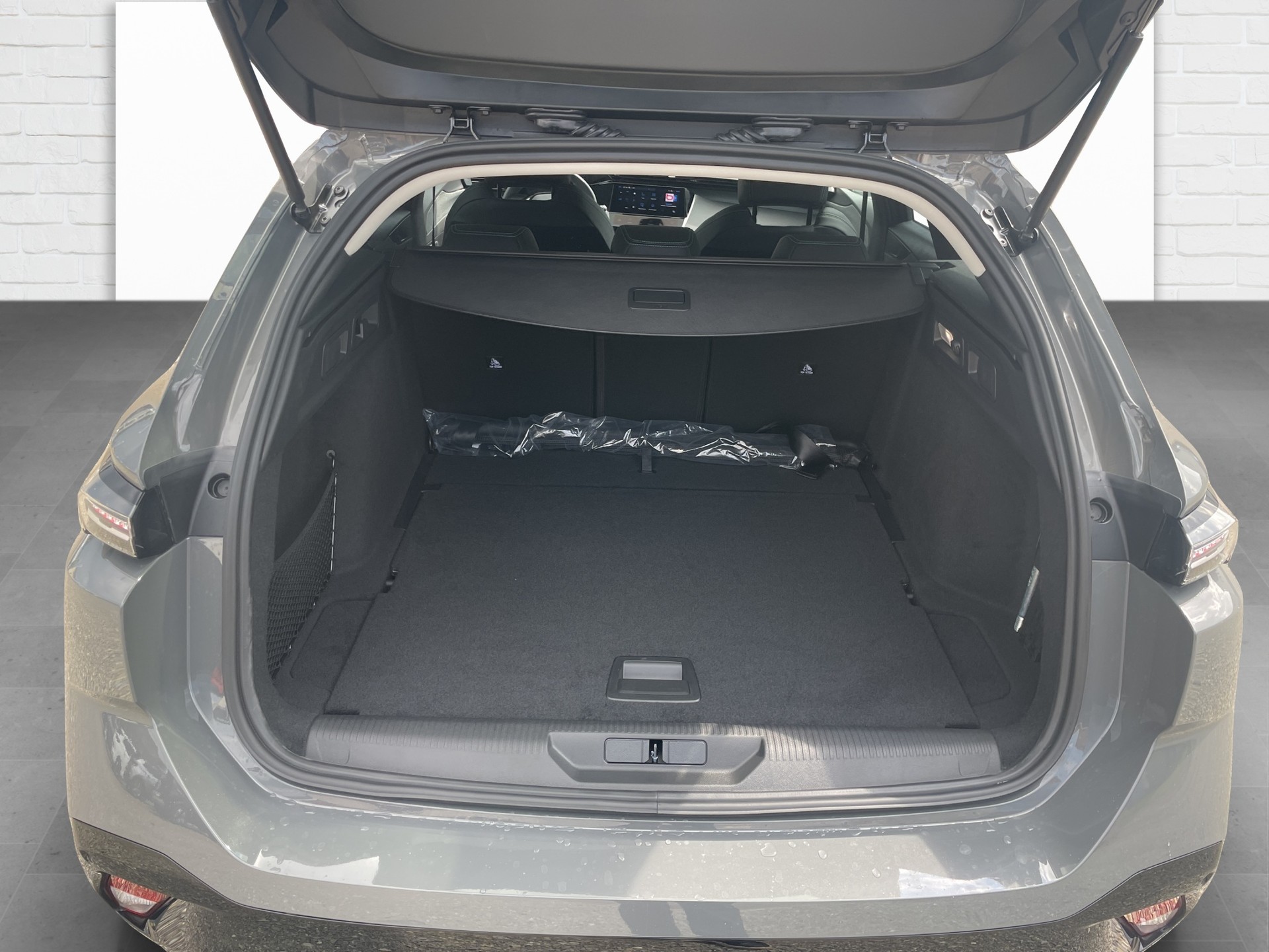 PEUGEOT 308 SW 1.2 Hybrid Allure-image-11