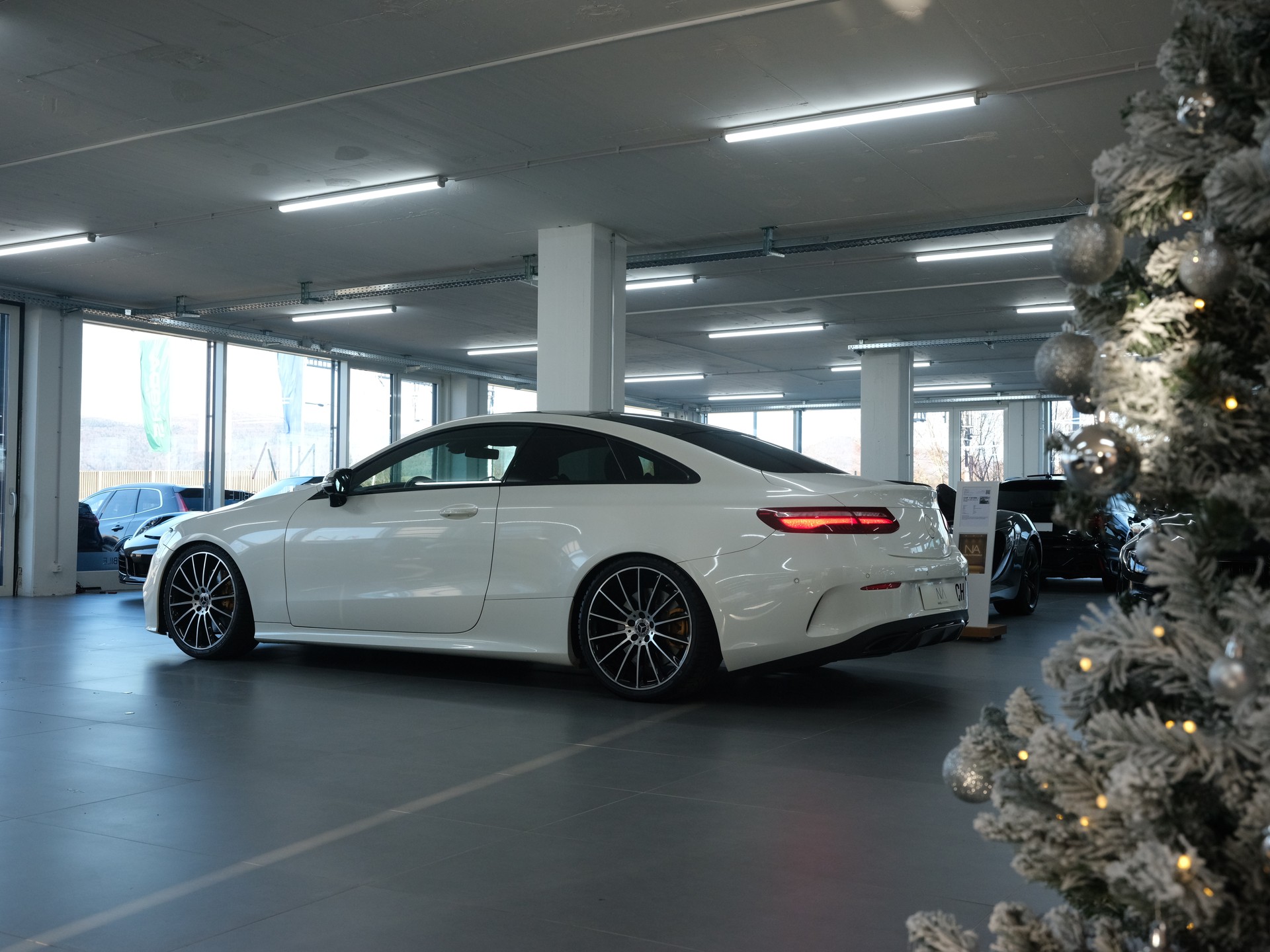 MERCEDES-BENZ E 400 Coupé AMG Line 4 Matic 9G-Tronic-image-5