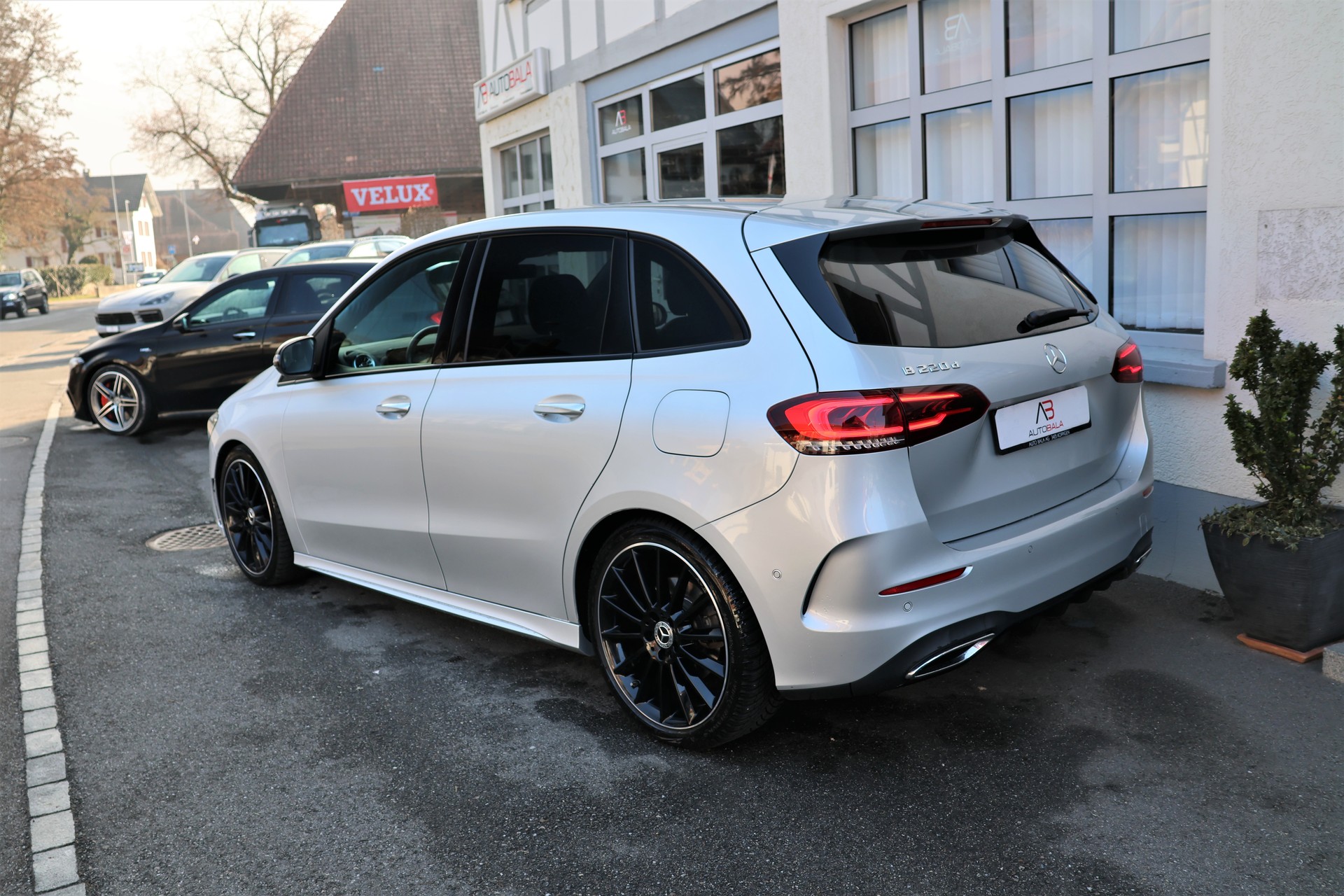 MERCEDES-BENZ B 220 d AMG Line 8G-DCT (CH)-image-5