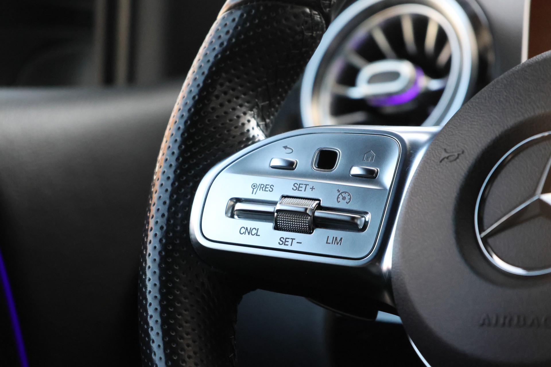 MERCEDES-BENZ B 220 d AMG Line 8G-DCT (CH)-image-17