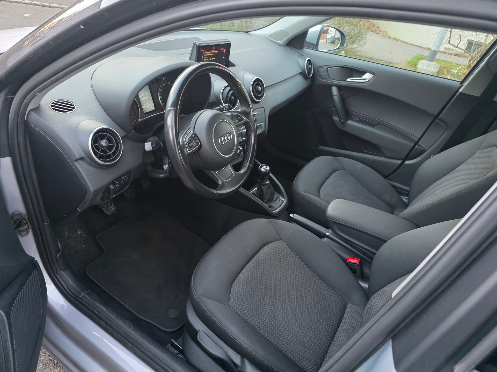 AUDI A1 Sportback 1.4 TDI-image-7