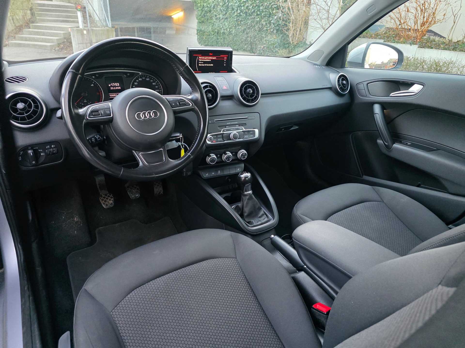 AUDI A1 Sportback 1.4 TDI-image-9
