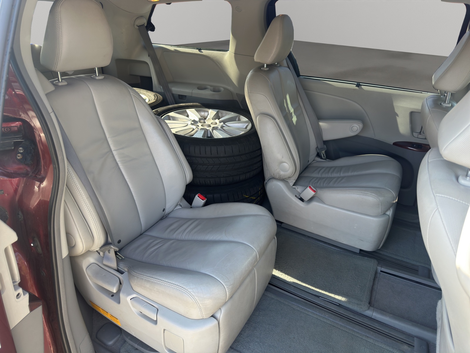 TOYOTA XLE Sienna AWD-image-15