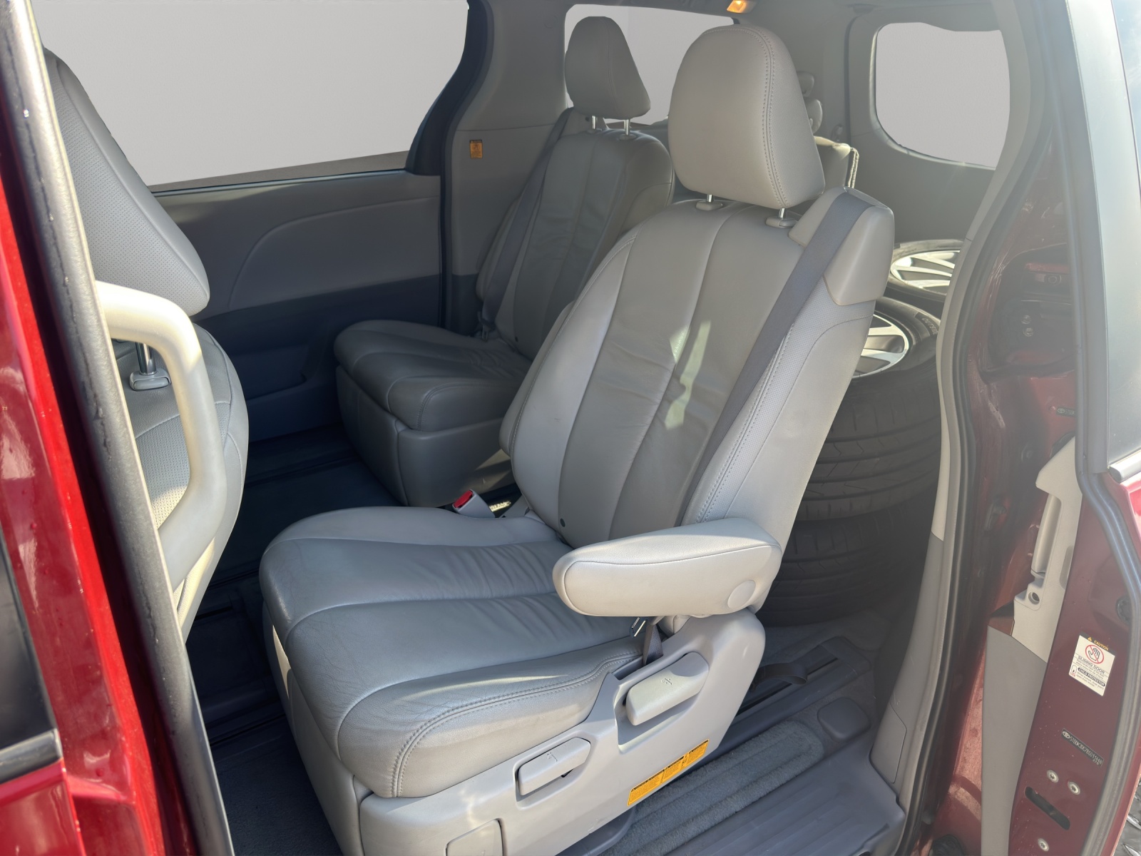 TOYOTA XLE Sienna AWD-image-17
