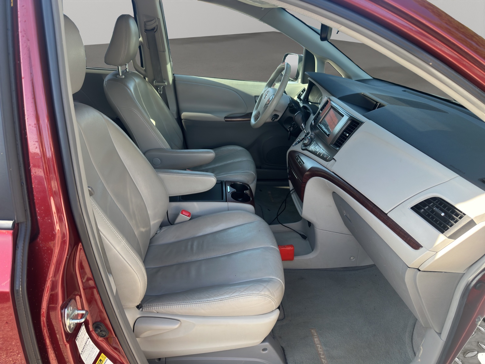 TOYOTA XLE Sienna AWD-image-11