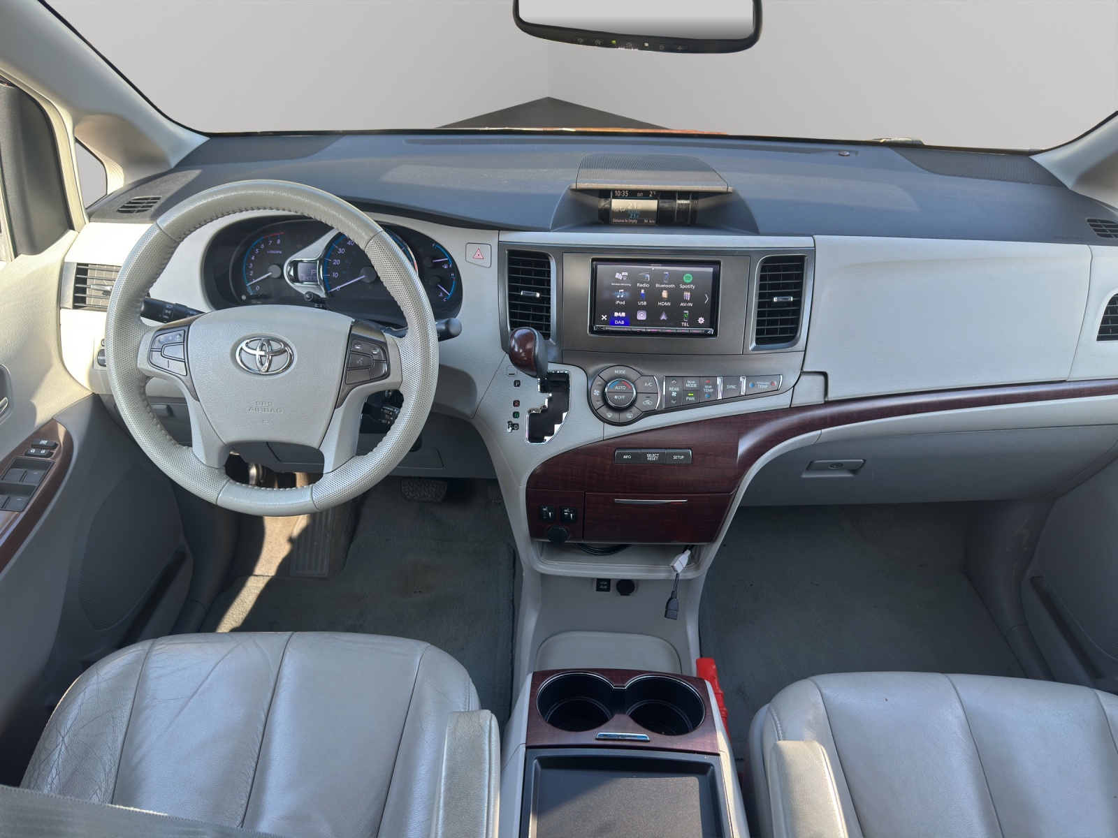 TOYOTA XLE Sienna AWD-image-9