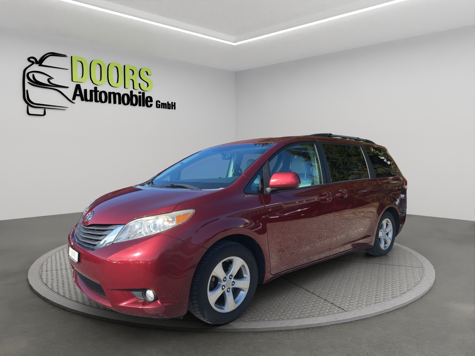 TOYOTA XLE Sienna AWD-showroom-element-1