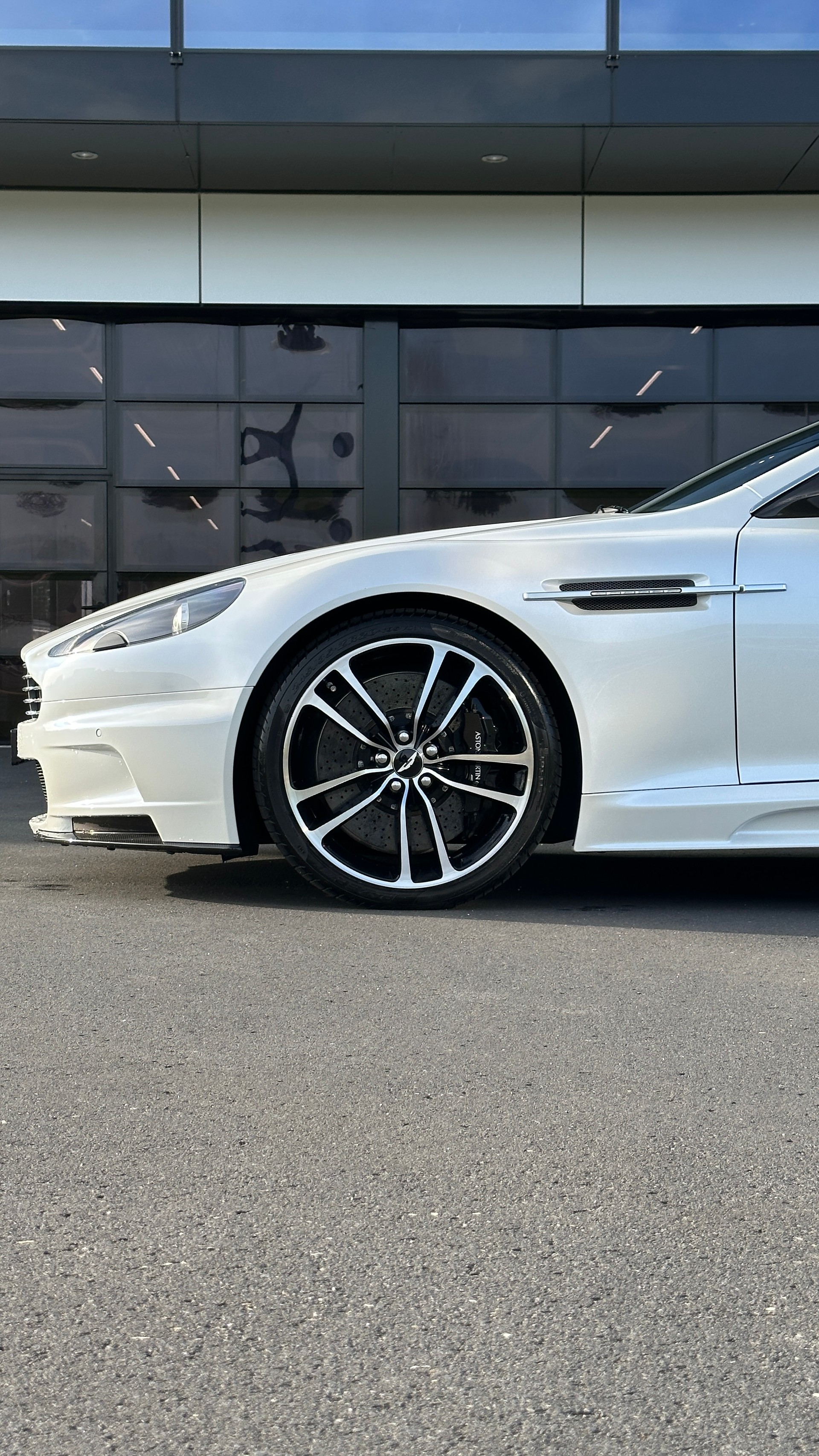 ASTON MARTIN DBS Coupé Touchtronic 2-showroom-element-3