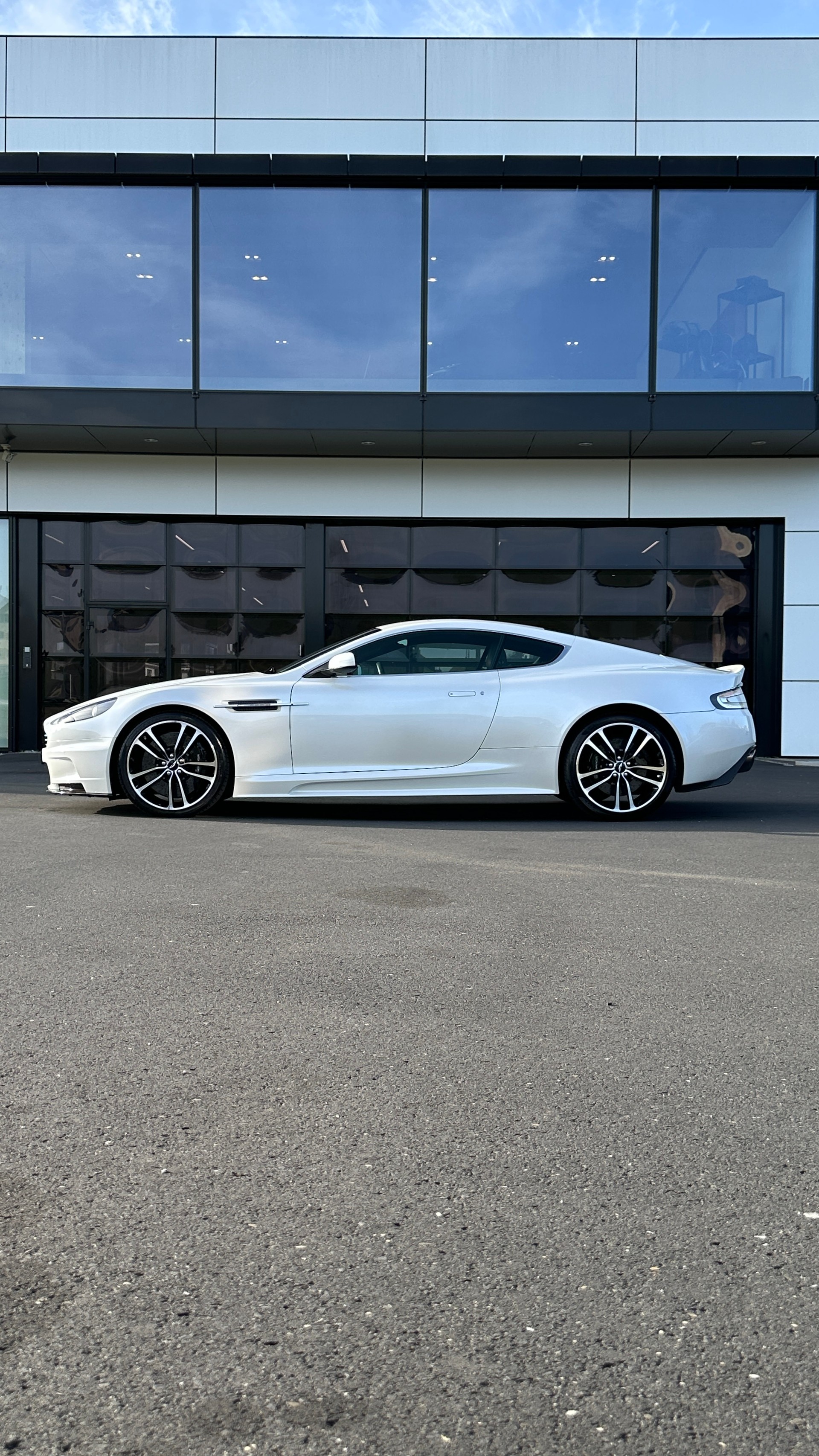 ASTON MARTIN DBS Coupé Touchtronic 2-showroom-element-2