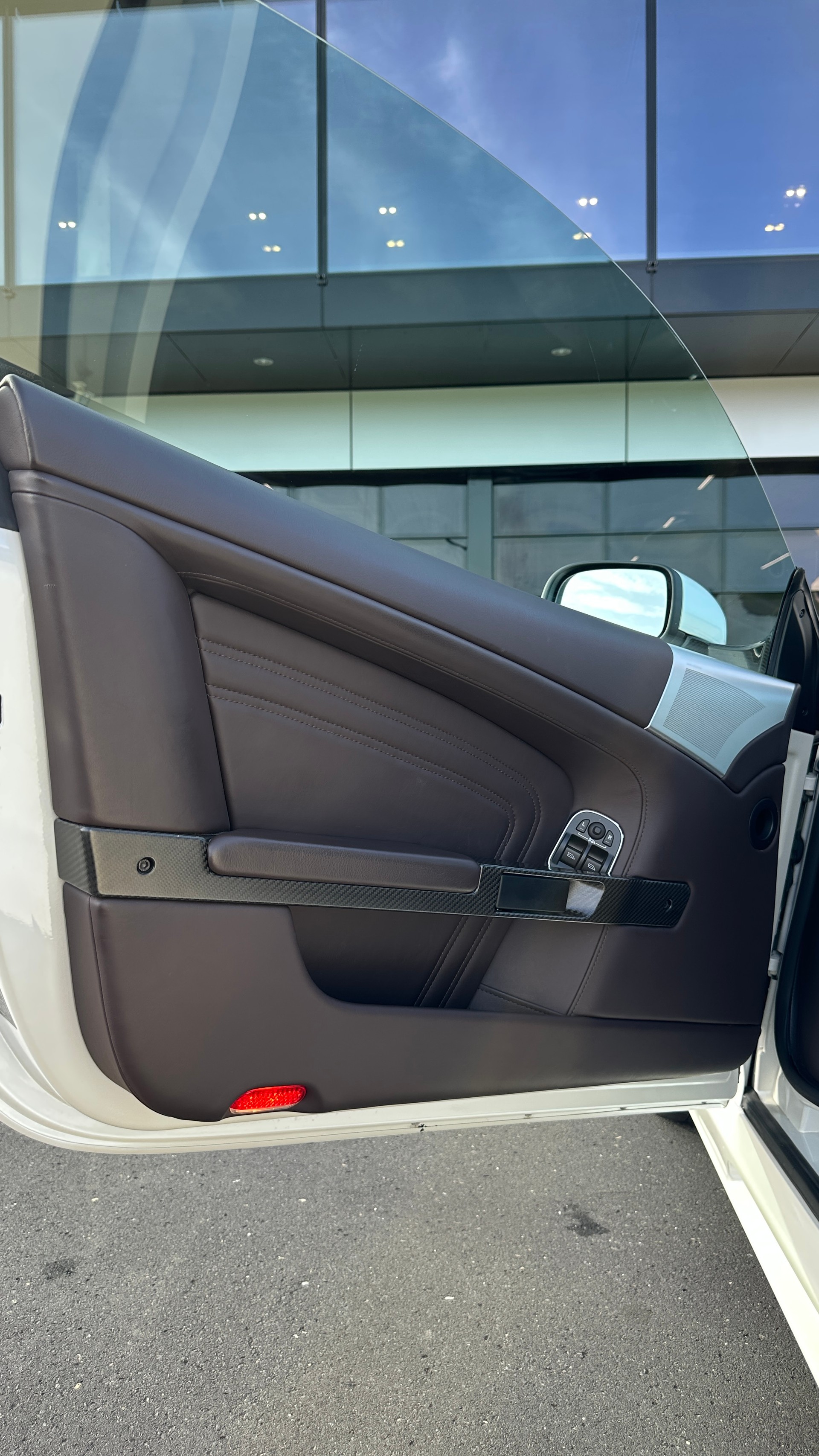 ASTON MARTIN DBS Coupé Touchtronic 2-image-17